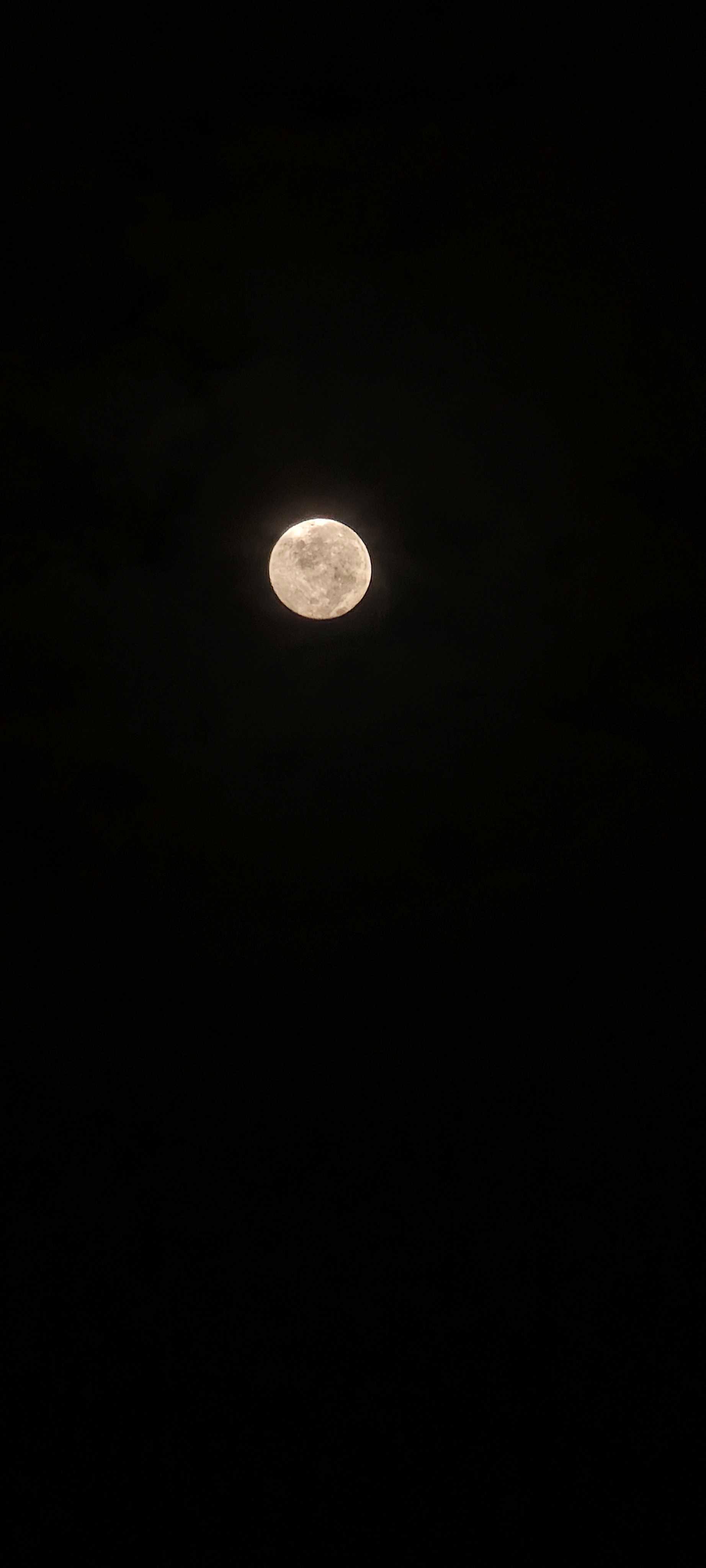 The Moon over Las Palmas de Gran Canaria, España — full moon, Lunar Day 17