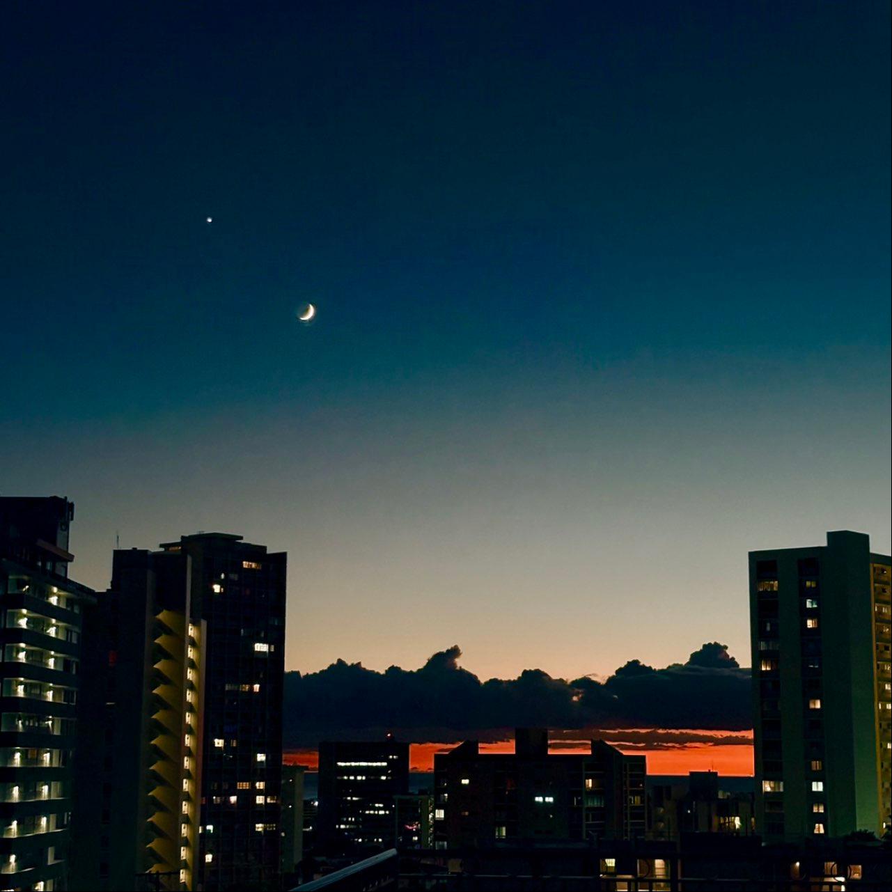 The Moon over Honolulu, United States — waxing crescent, Lunar Day 4