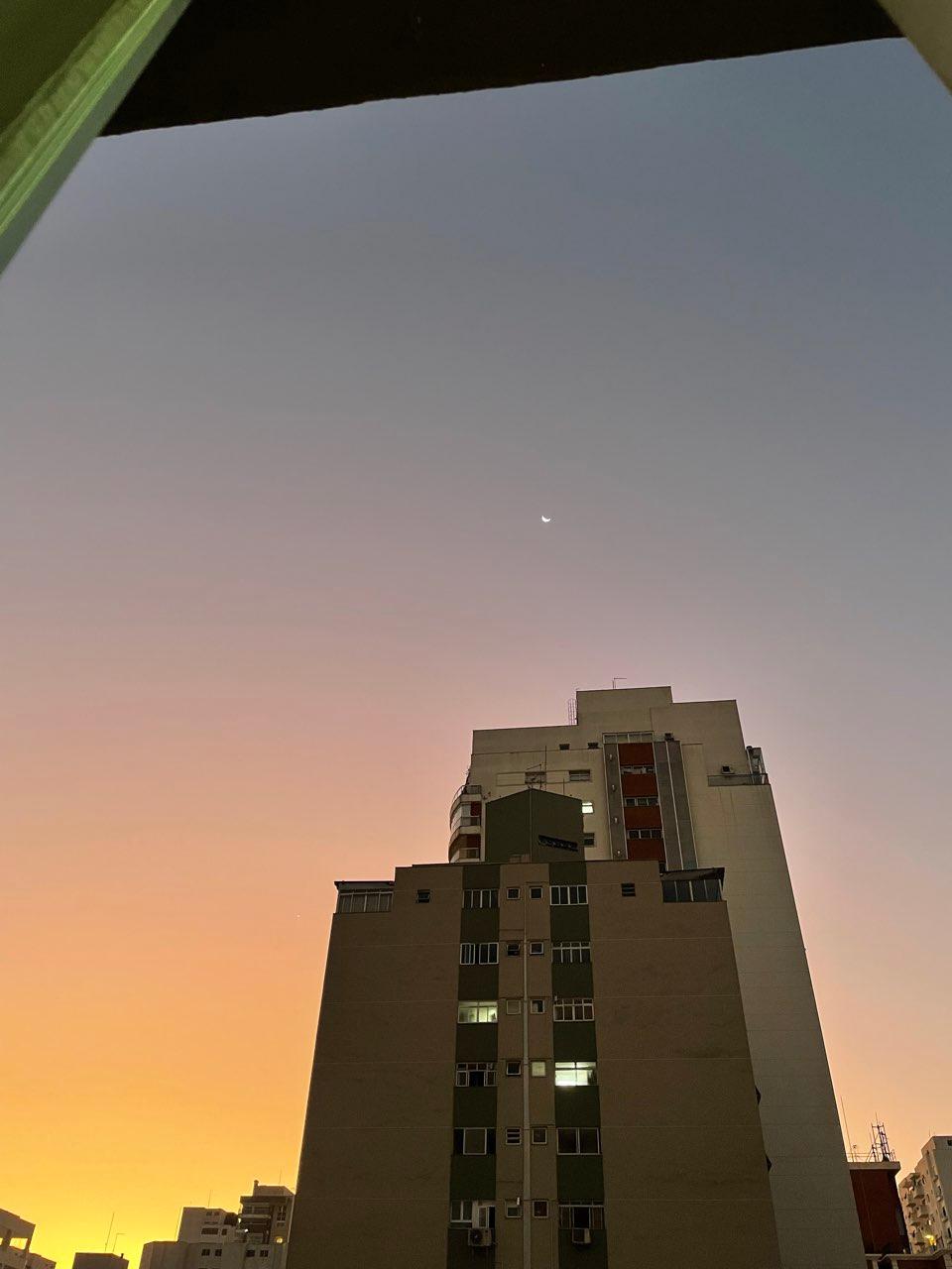 The Moon over São Paulo, Brazil — waxing crescent, Lunar Day 6