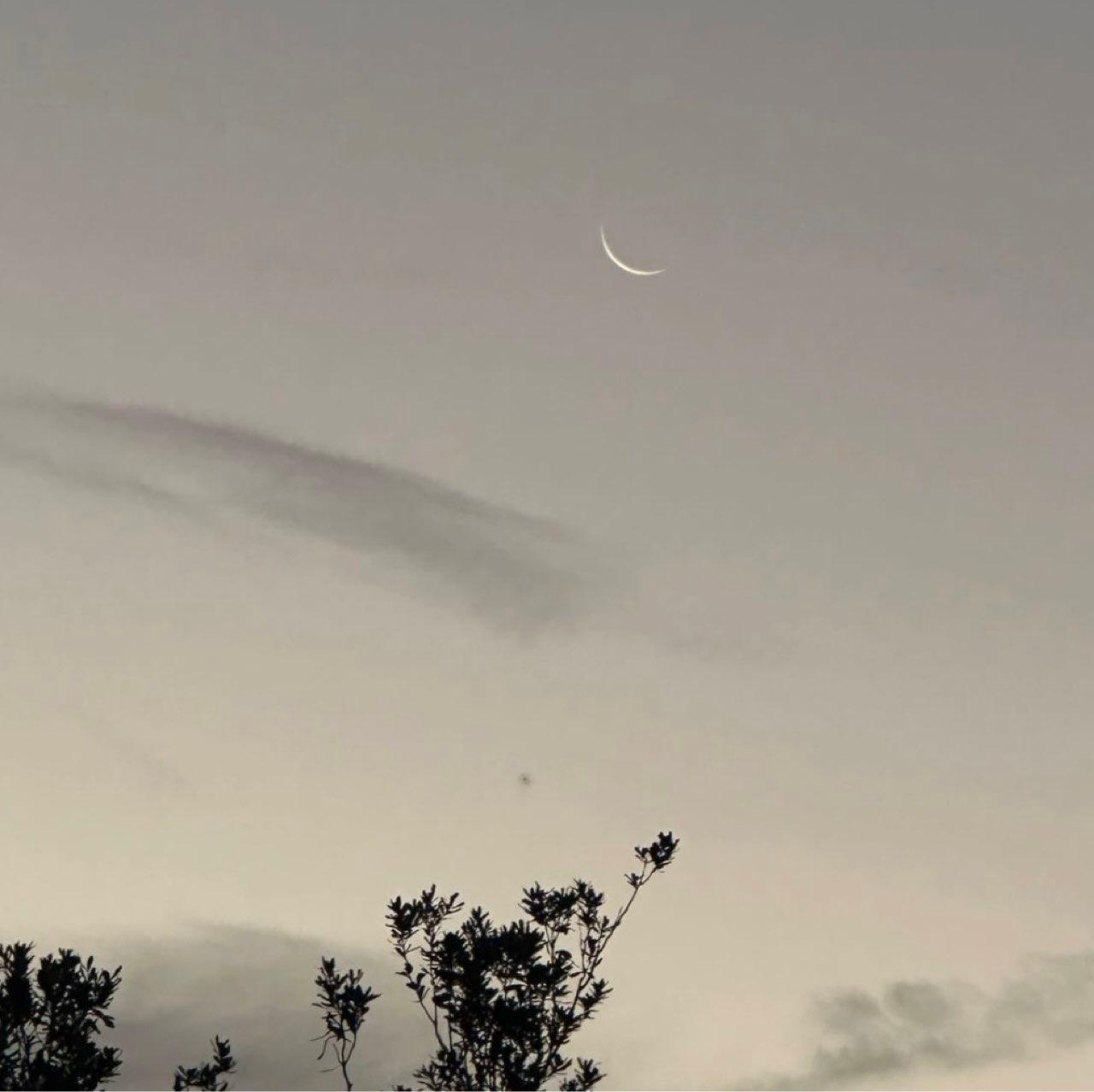 The Moon over Toulouse, Francia — waxing crescent, Lunar Day 3