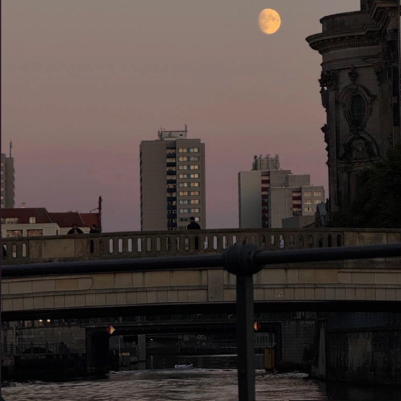 The Moon over Berlín, Alemania — waxing gibbous, Lunar Day 13