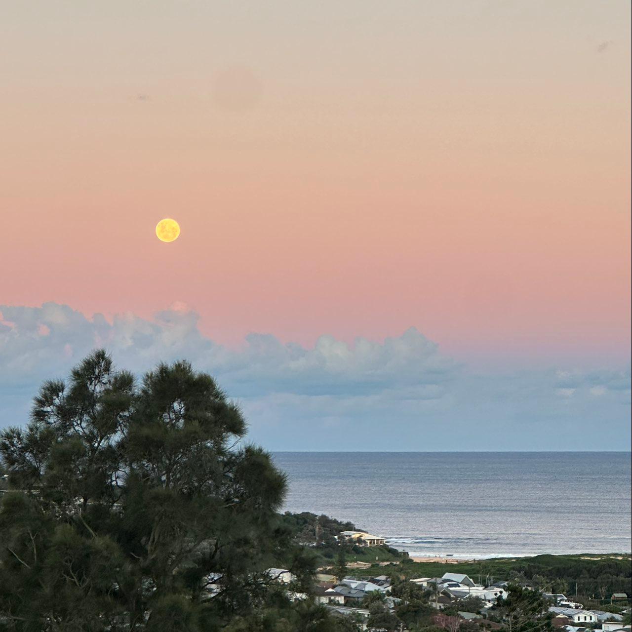 The Moon over North Curl Curl, Australia — full moon, Lunar Day 16