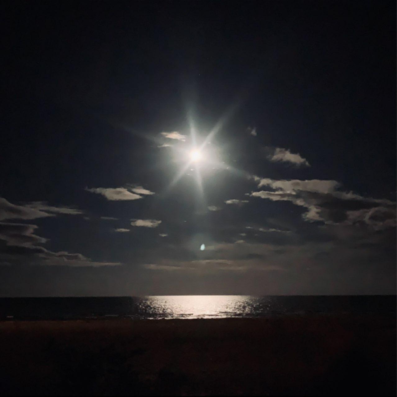 The Moon over La Grande-Motte, France — waxing gibbous, Lunar Day 14