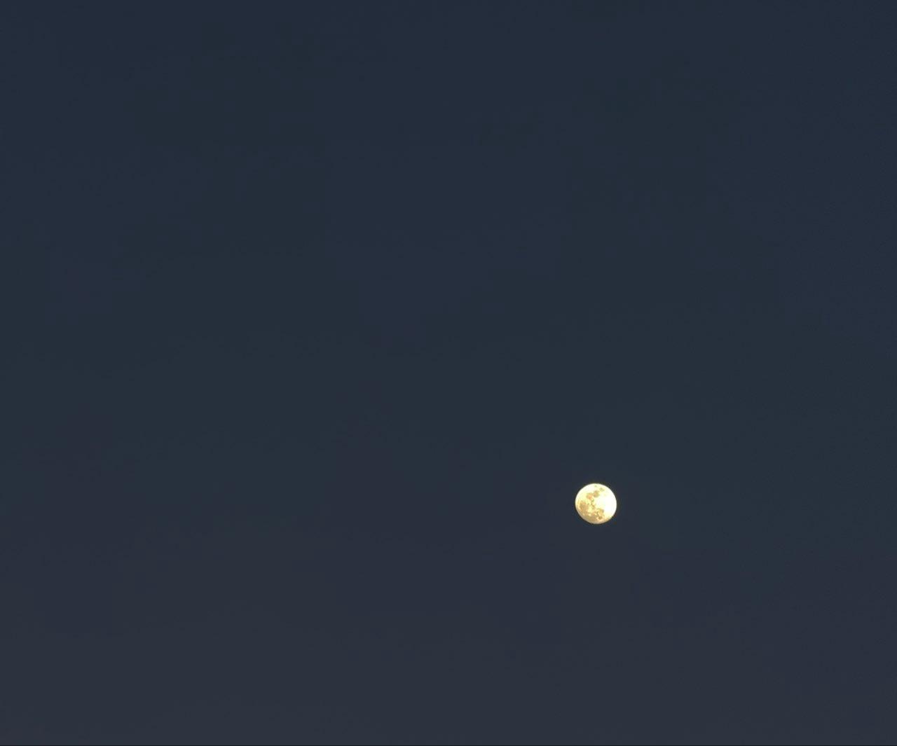 The Moon over Cuenca, Ecuador — full moon, Lunar Day 14