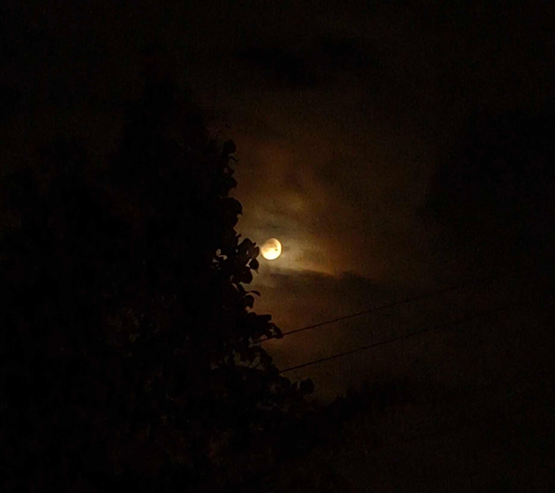 The Moon over Wrocław, Polska — waxing gibbous, Lunar Day 14