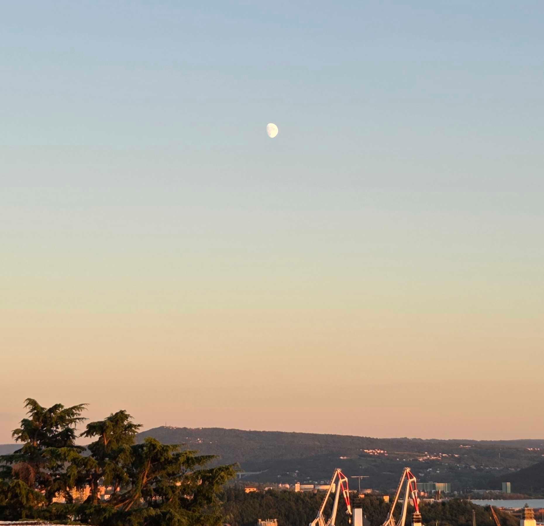 The Moon over Trieste, Italia — waxing gibbous, Lunar Day 12