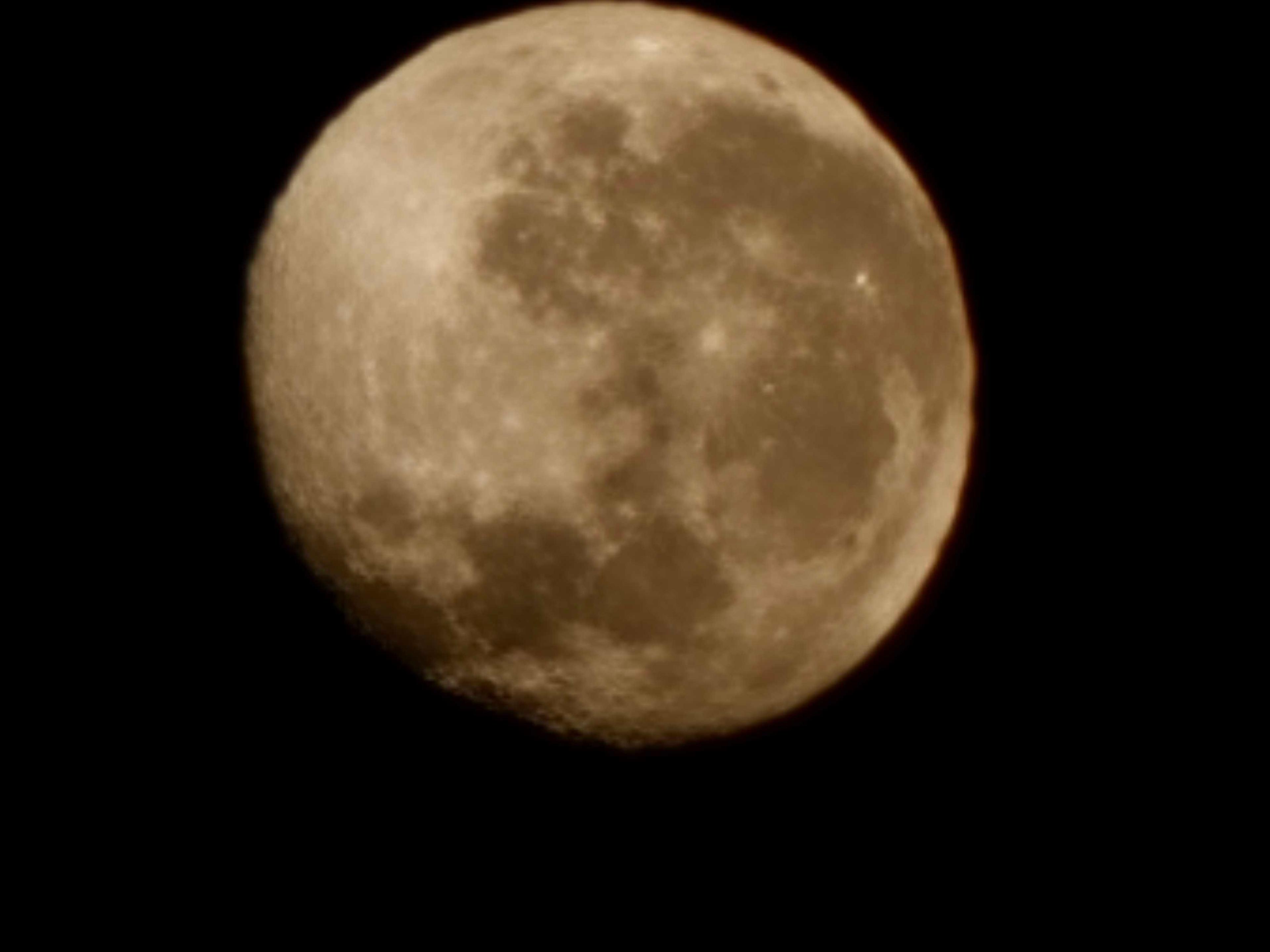 The Moon over Adelaide, Australia — waning gibbous, Lunar Day 18