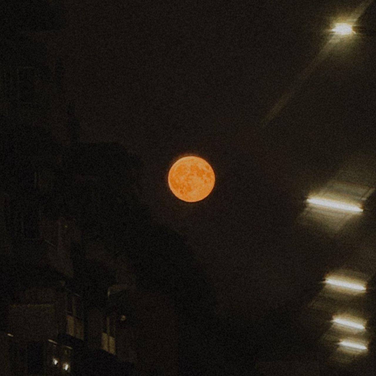 The Moon over Toulouse, Francia — full moon, Lunar Day 17