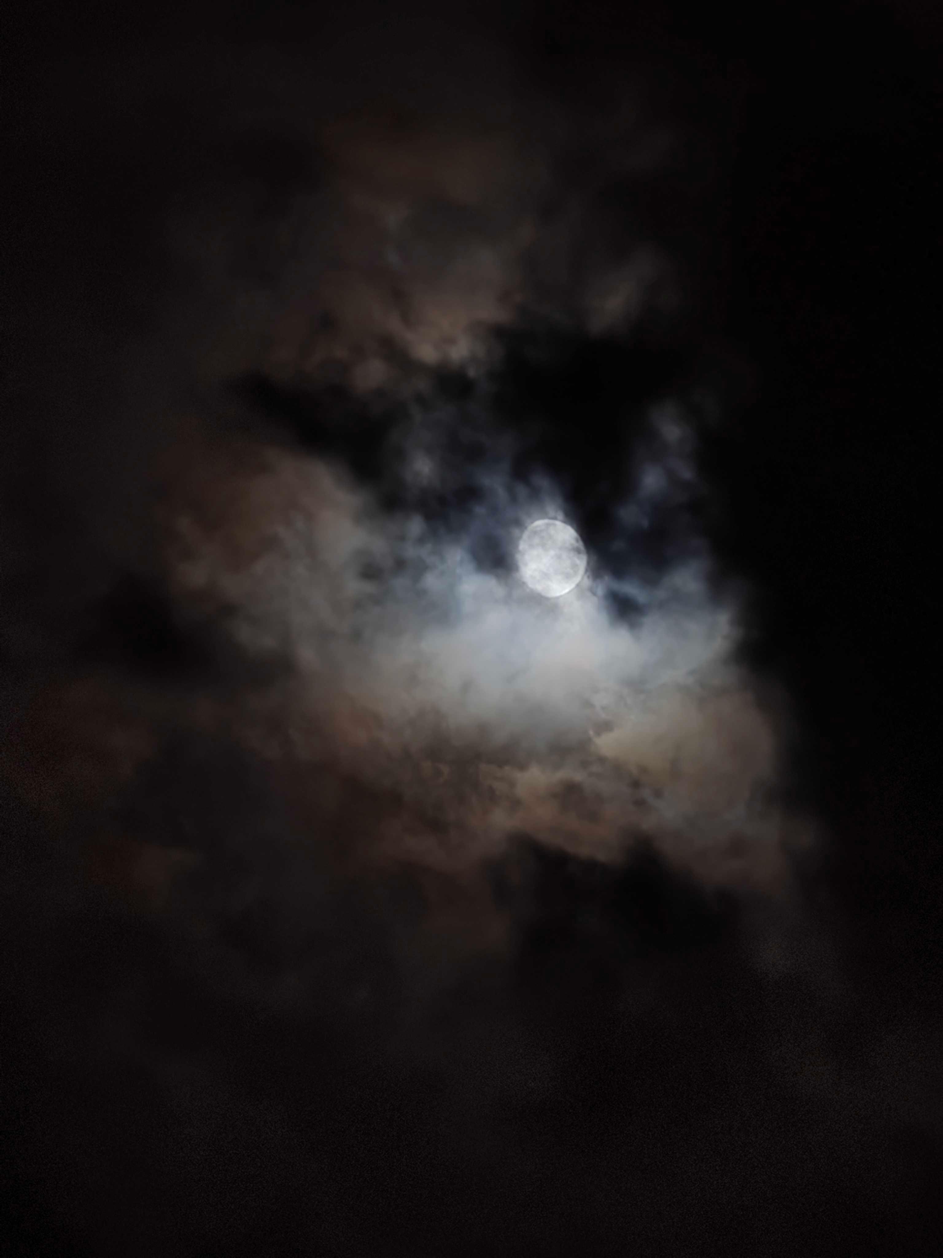 The Moon over Vir, Kroatien — waxing gibbous, Lunar Day 13
