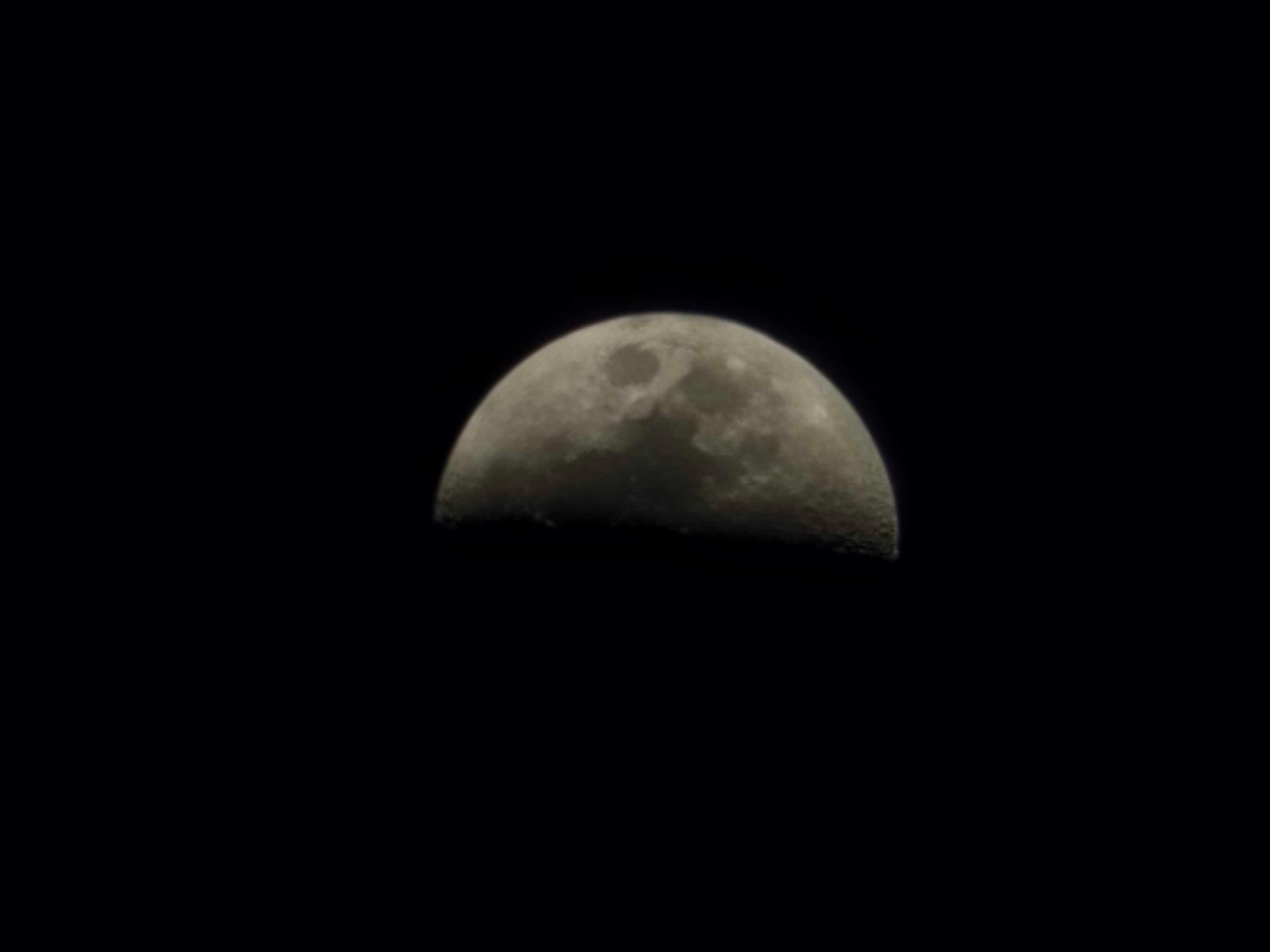 The Moon over Olympia, Estados Unidos — first quarter, Lunar Day 8