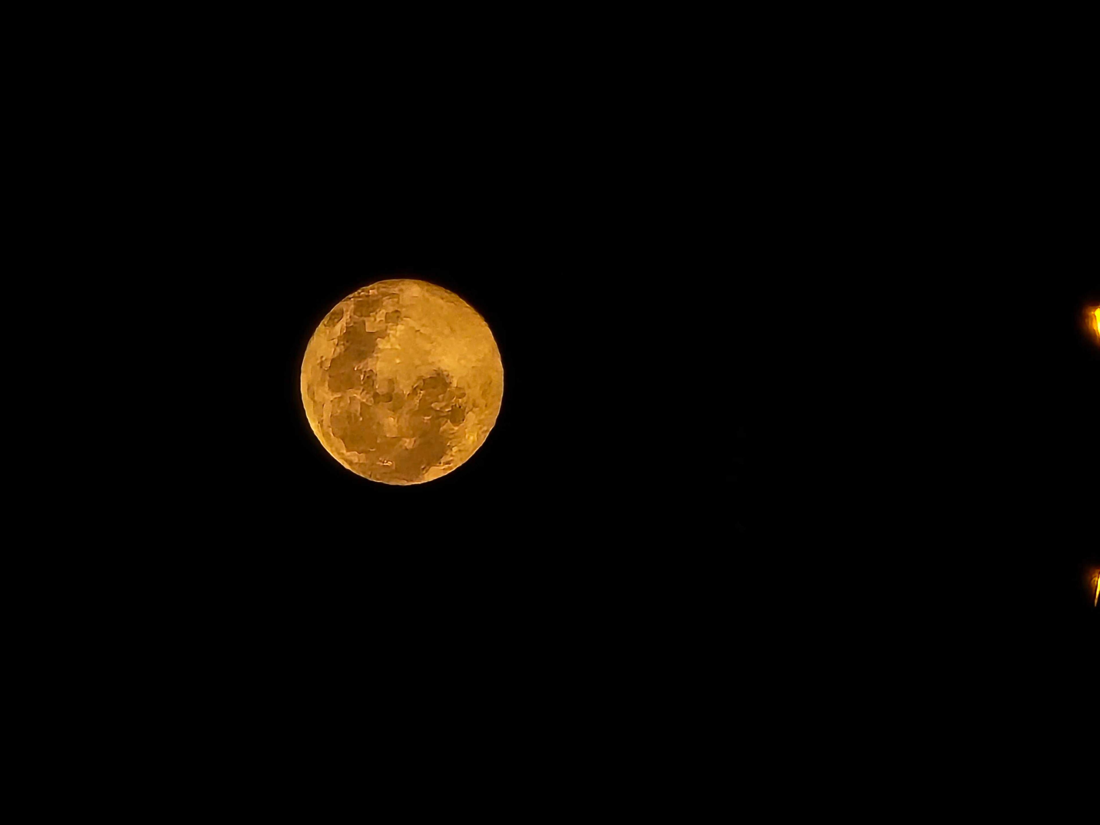The Moon over Ponferrada, España — full moon, Lunar Day 17