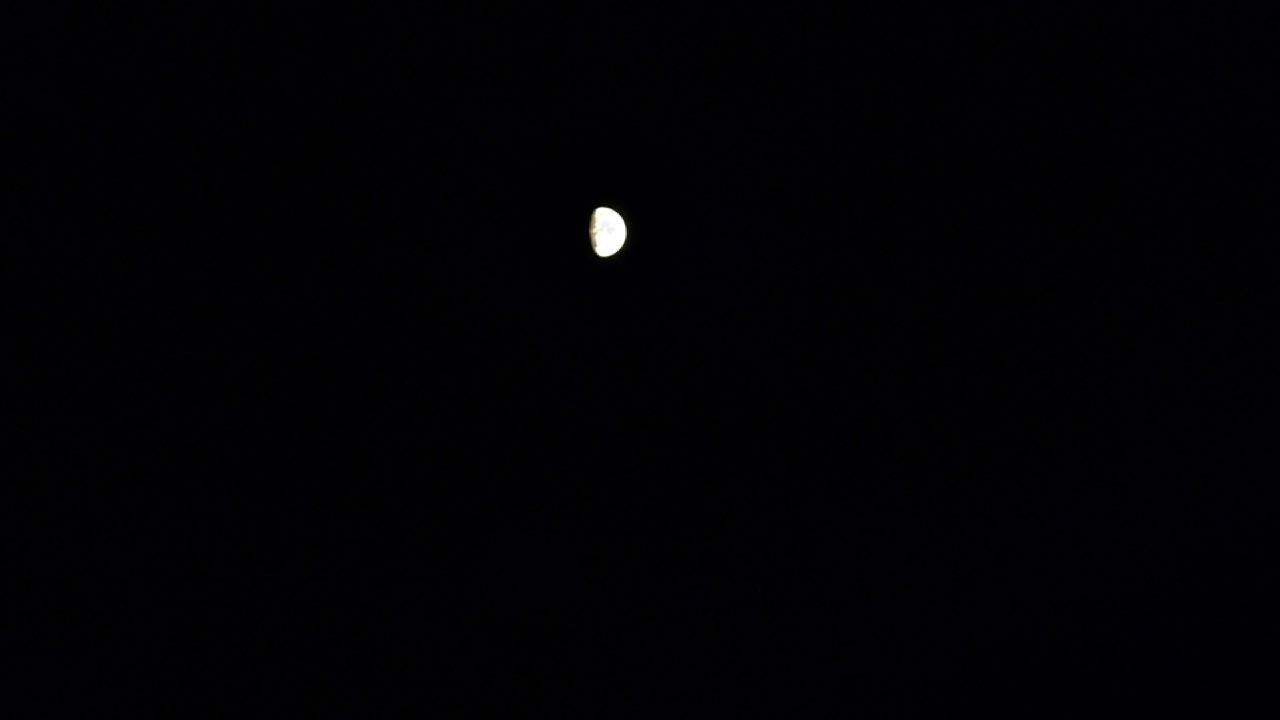 The Moon over West Babylon, United States — waxing gibbous, Lunar Day 10