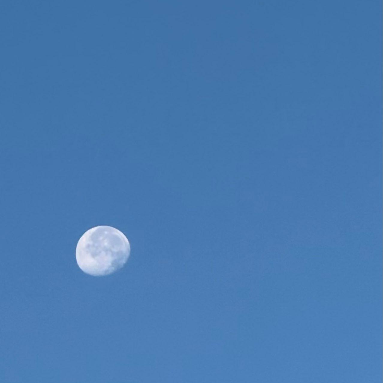 The Moon over Biberach an der Riß, Deutschland — waning gibbous, Lunar Day 19