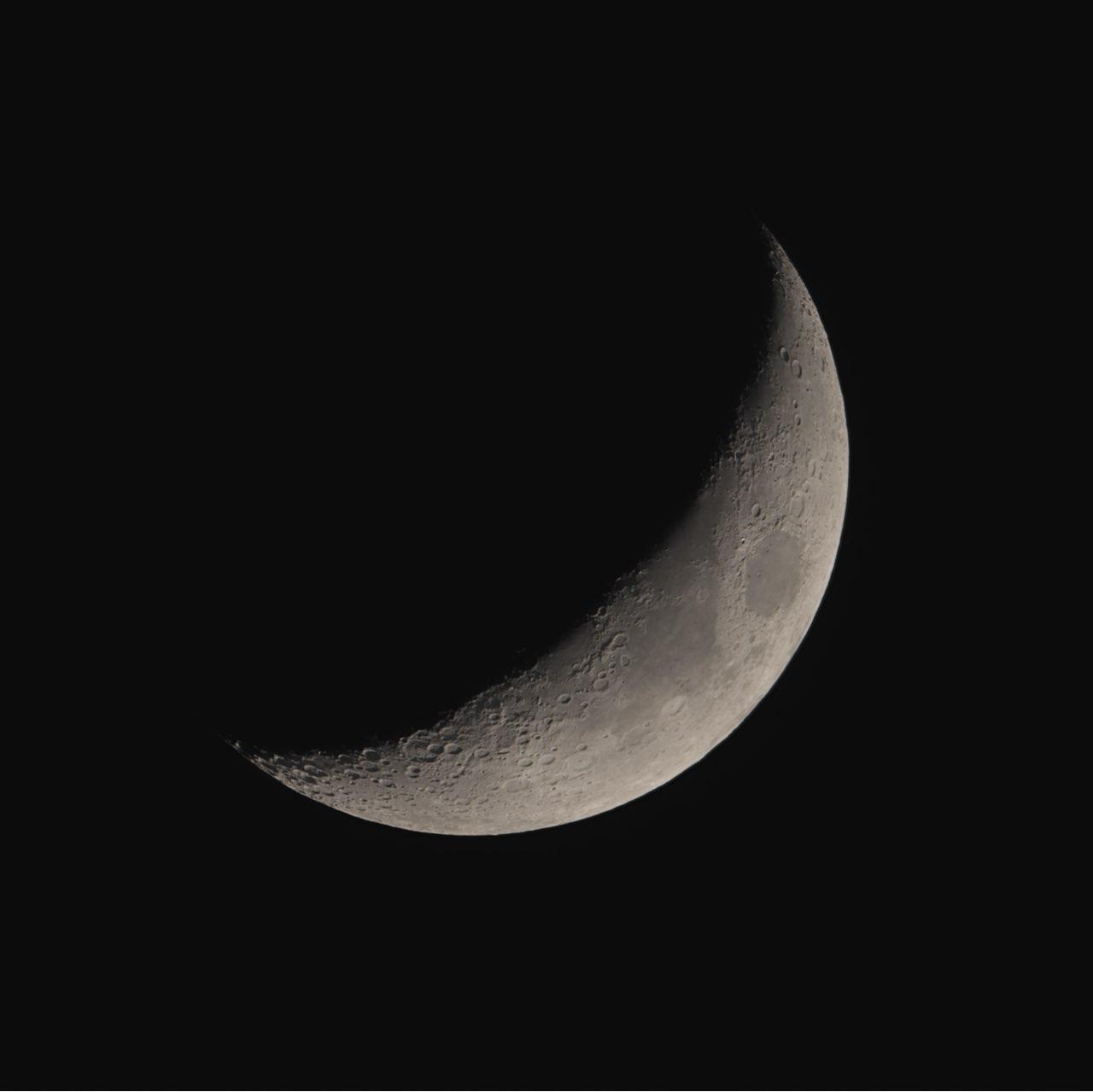 The Moon over London, United Kingdom — waxing crescent, Lunar Day 5