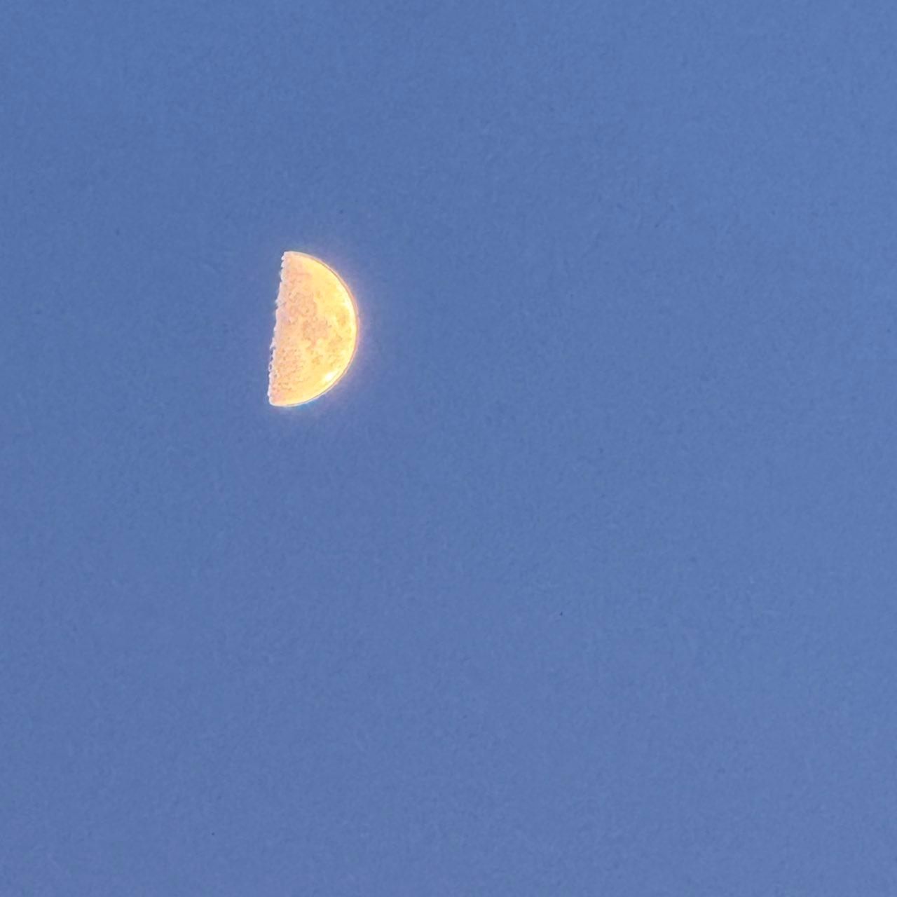 The Moon over Wetzlar, Deutschland — first quarter, Lunar Day 9