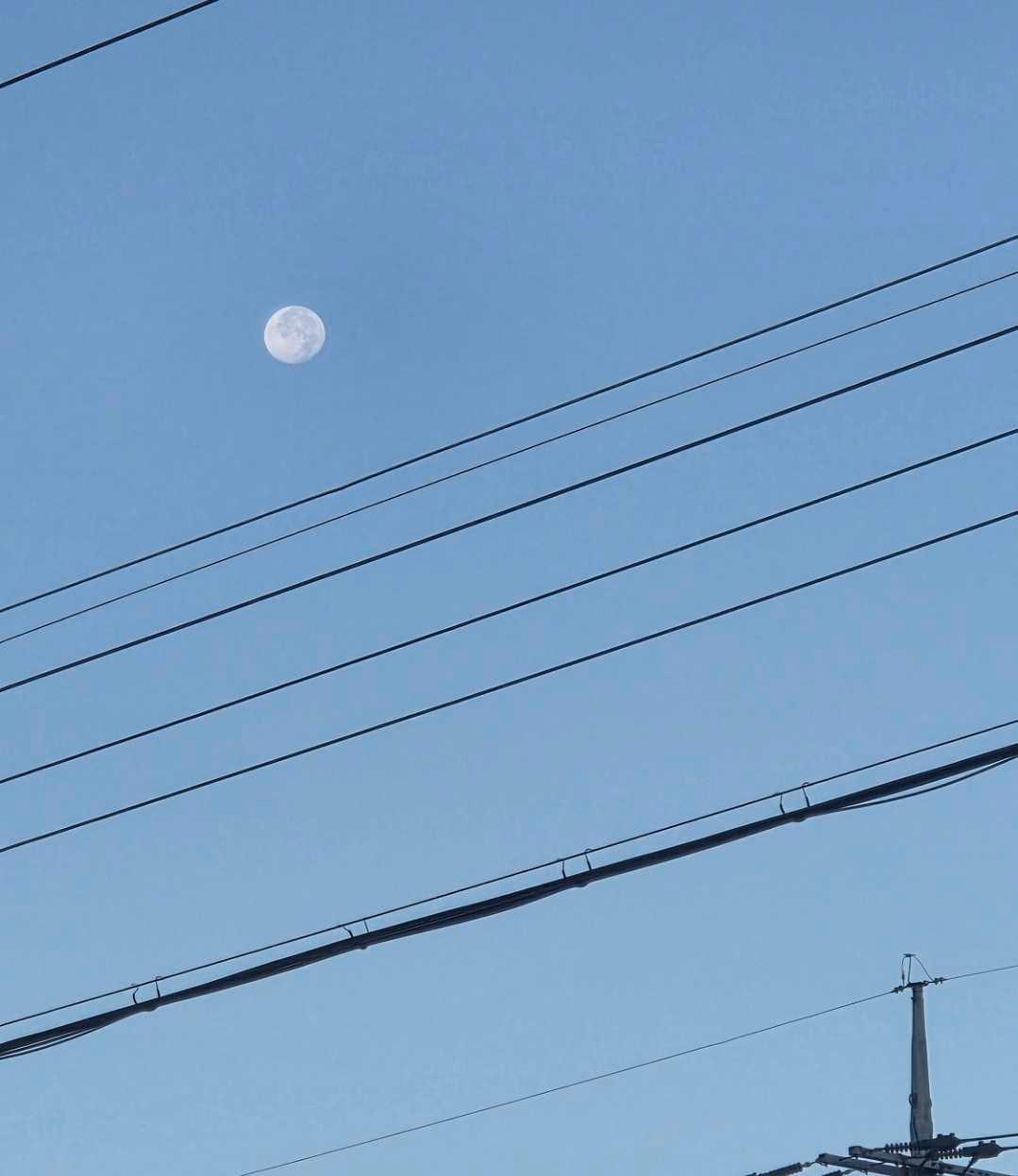 The Moon over 아산시, 대한민국 — waning gibbous, Lunar Day 18