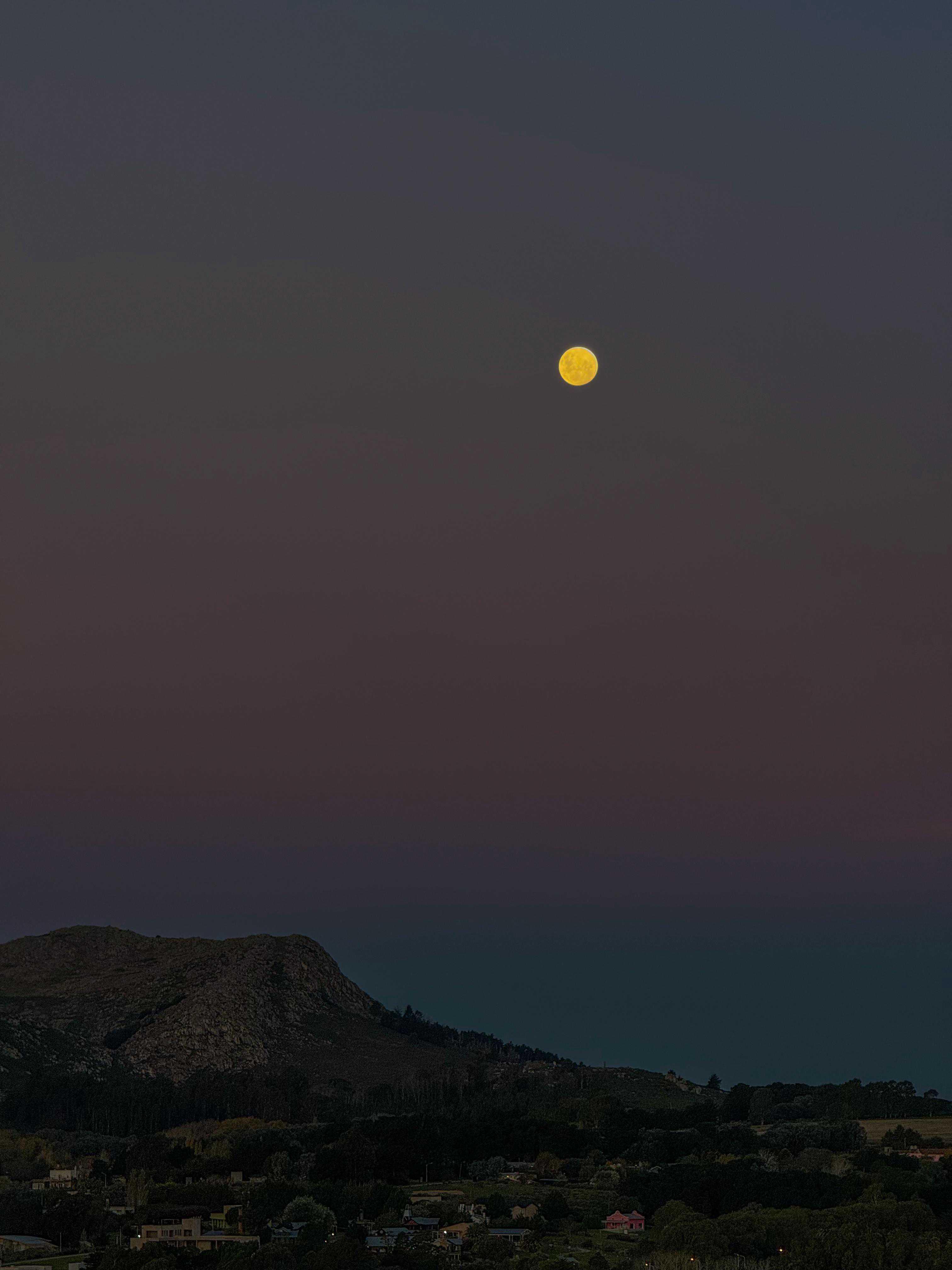 The Moon over San Nicolas, Argentina — waning gibbous, Lunar Day 18