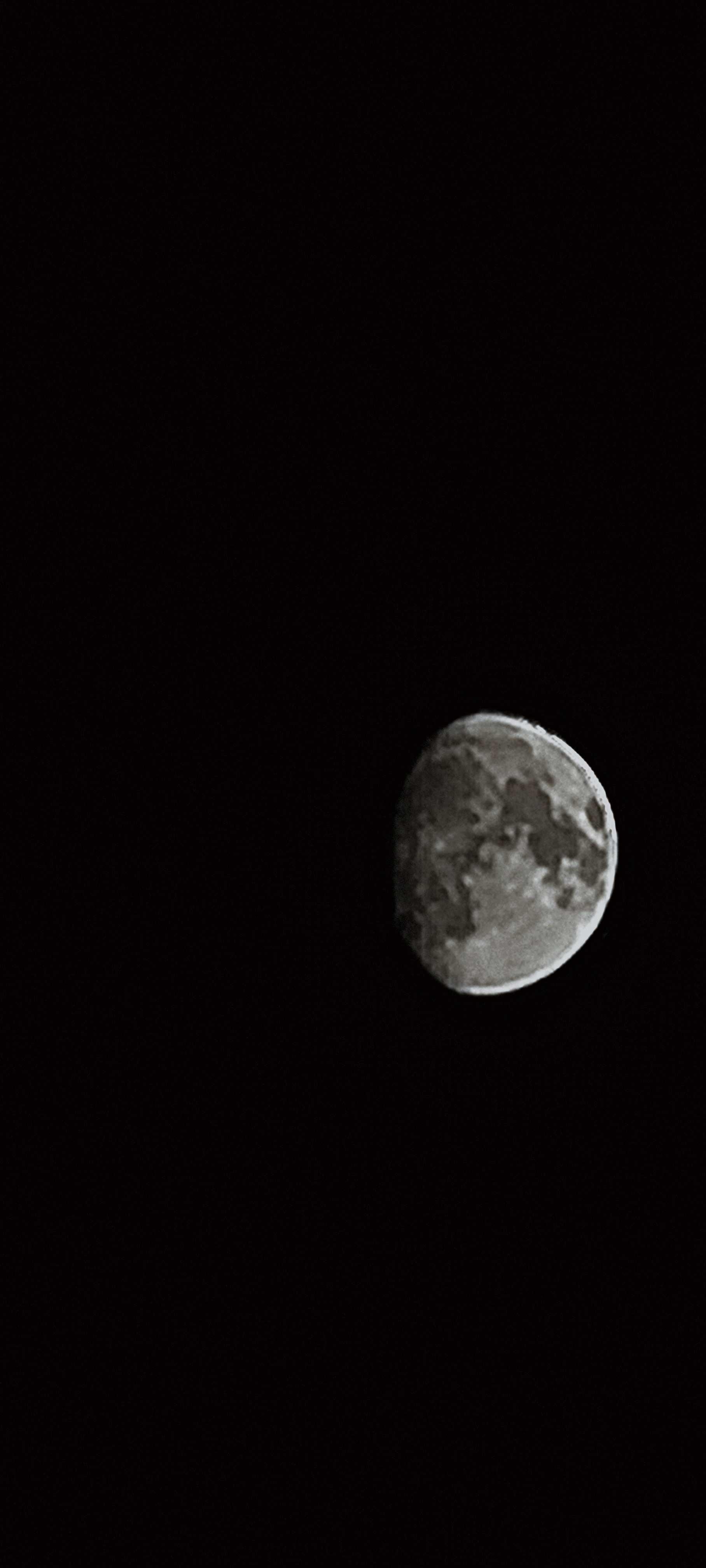 The Moon over Latdorf, Deutschland — waxing gibbous, Lunar Day 12