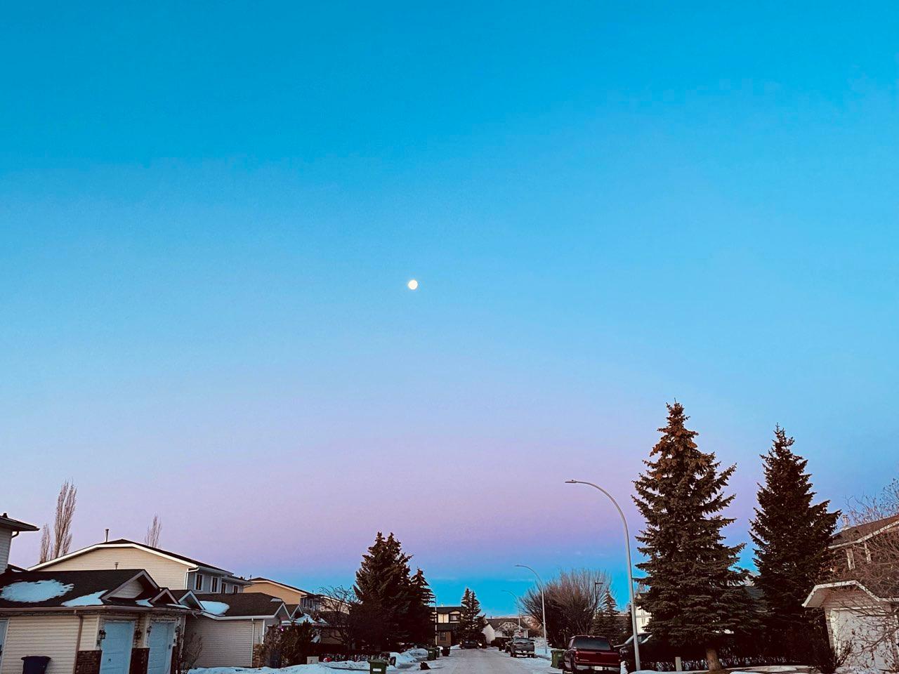 The Moon over Airdrie, Canada — waning gibbous, Lunar Day 20
