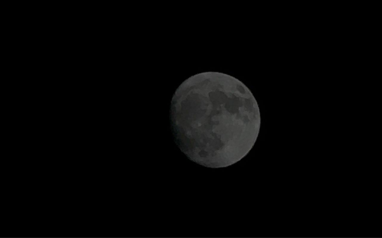 The Moon over San Bartolomé de Tirajana, España — waxing gibbous, Lunar Day 14