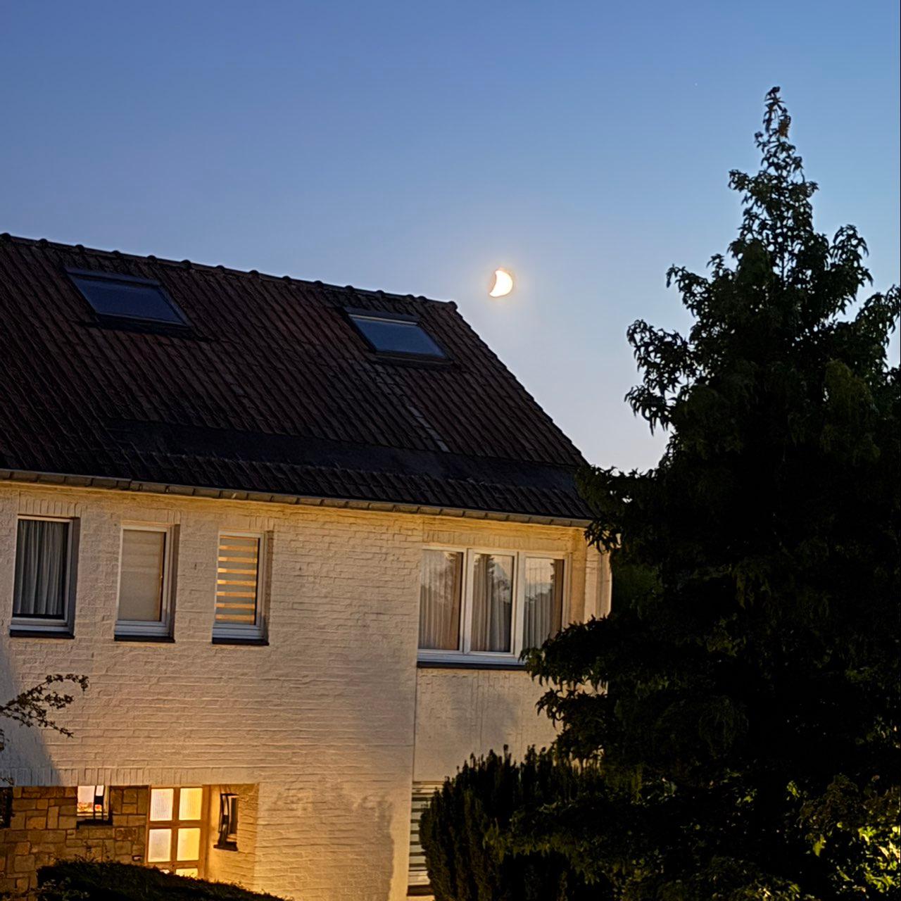 The Moon over Kraainem, Belgium — first quarter, Lunar Day 7