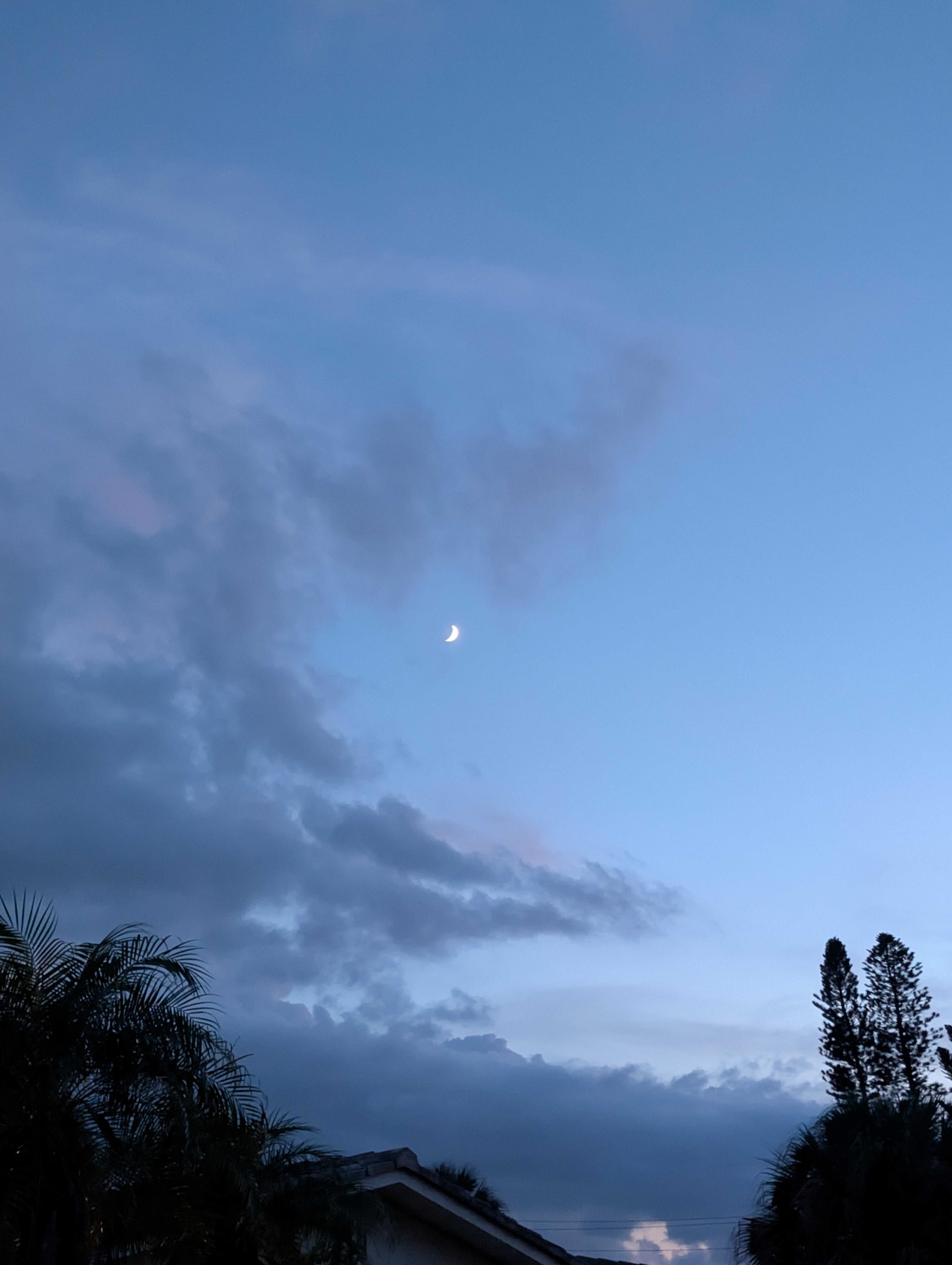 The Moon over Seminole, United States — waxing crescent, Lunar Day 6
