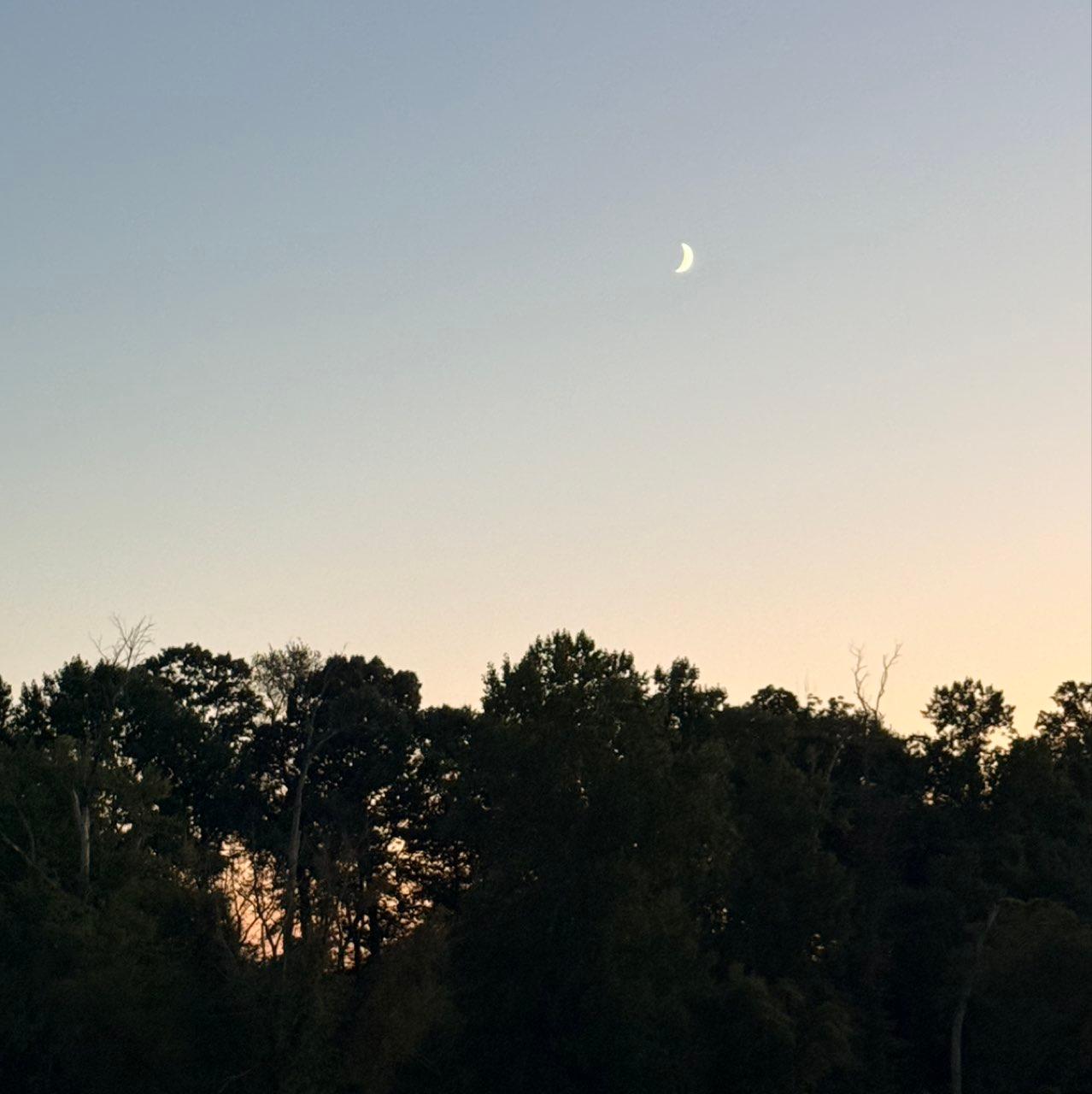 The Moon over Middletown, United States — waxing crescent, Lunar Day 6