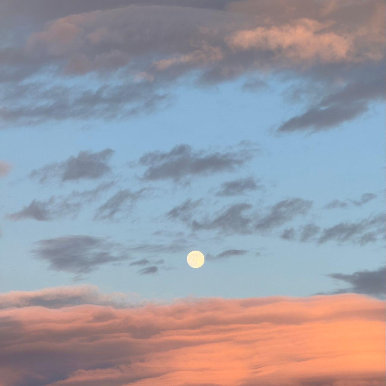 The Moon over Squinzano, Italia — full moon, Lunar Day 15