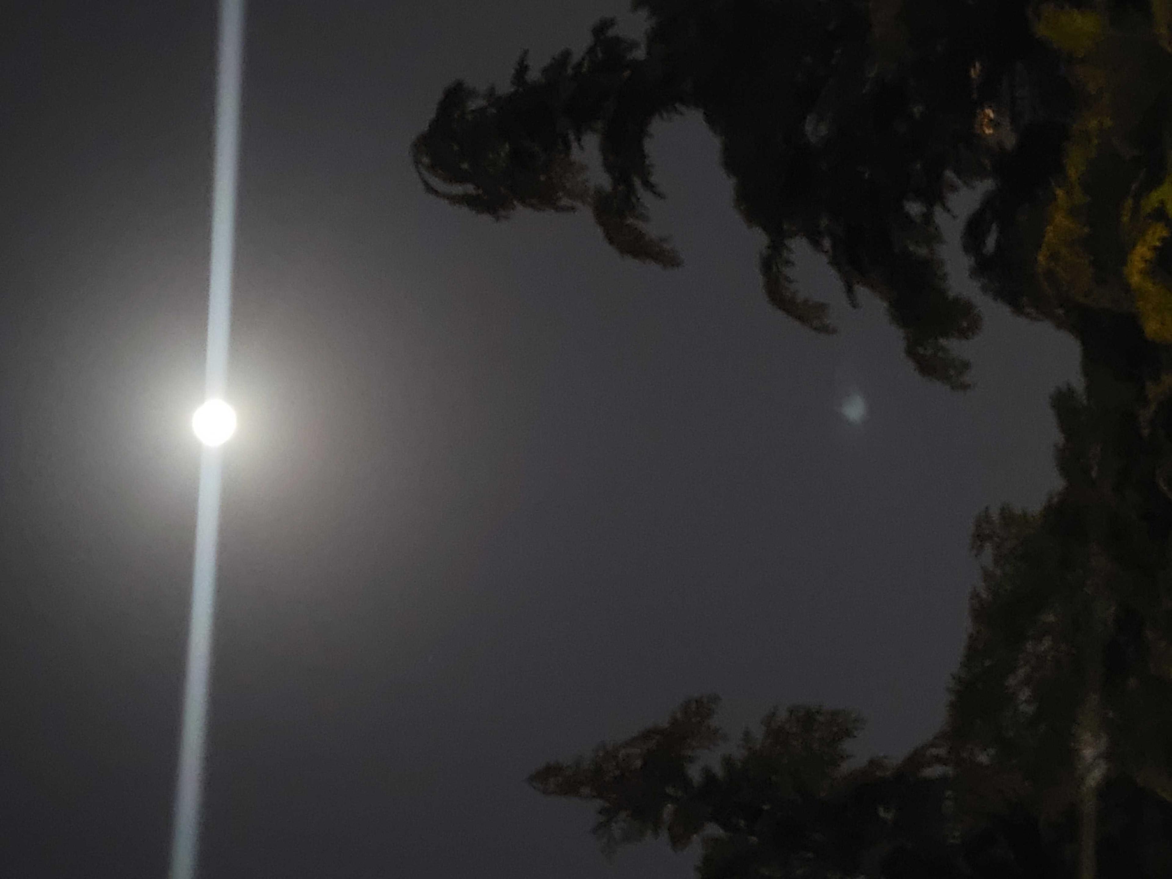 The Moon over Rijswijk, Nederland — waxing gibbous, Lunar Day 13