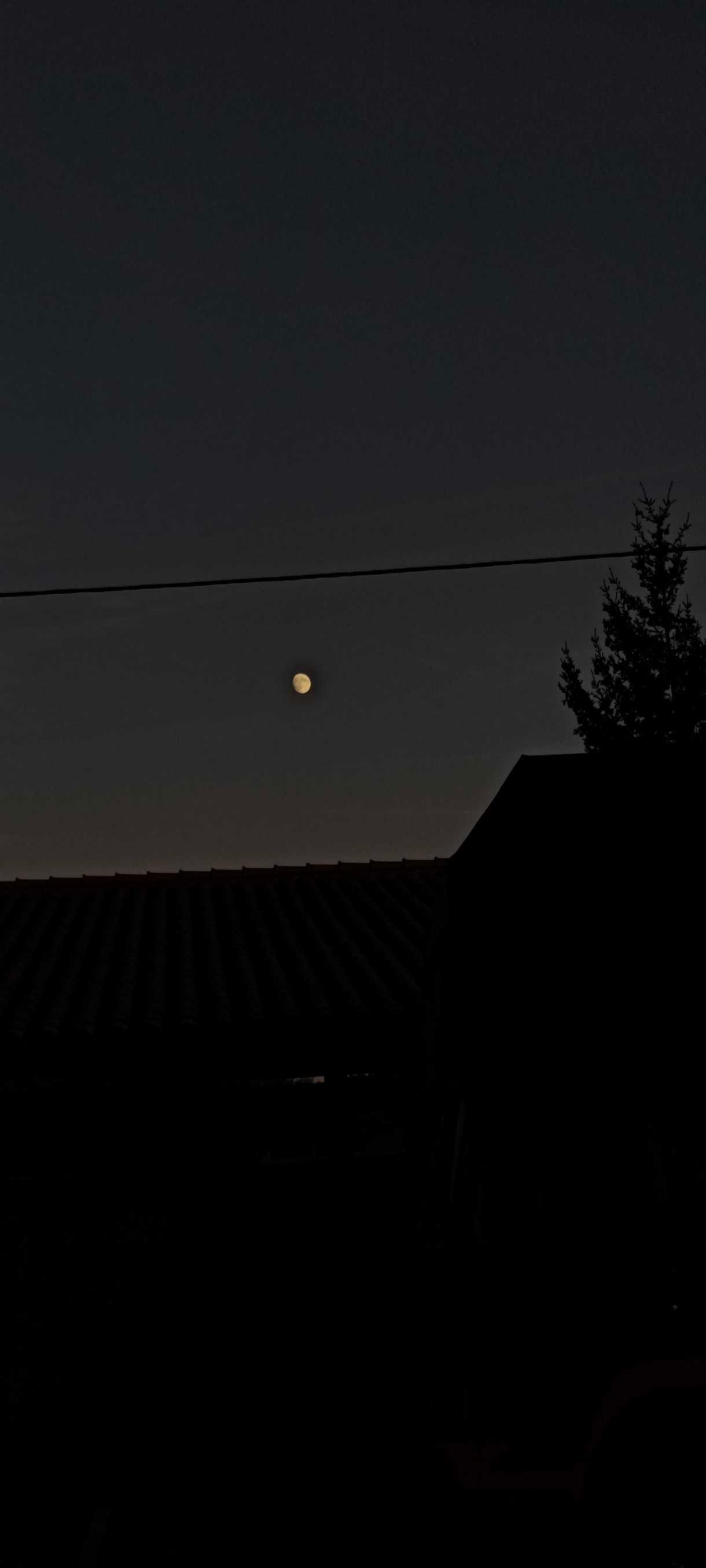 The Moon over Celorico da Beira, Portugal — waxing gibbous, Lunar Day 14