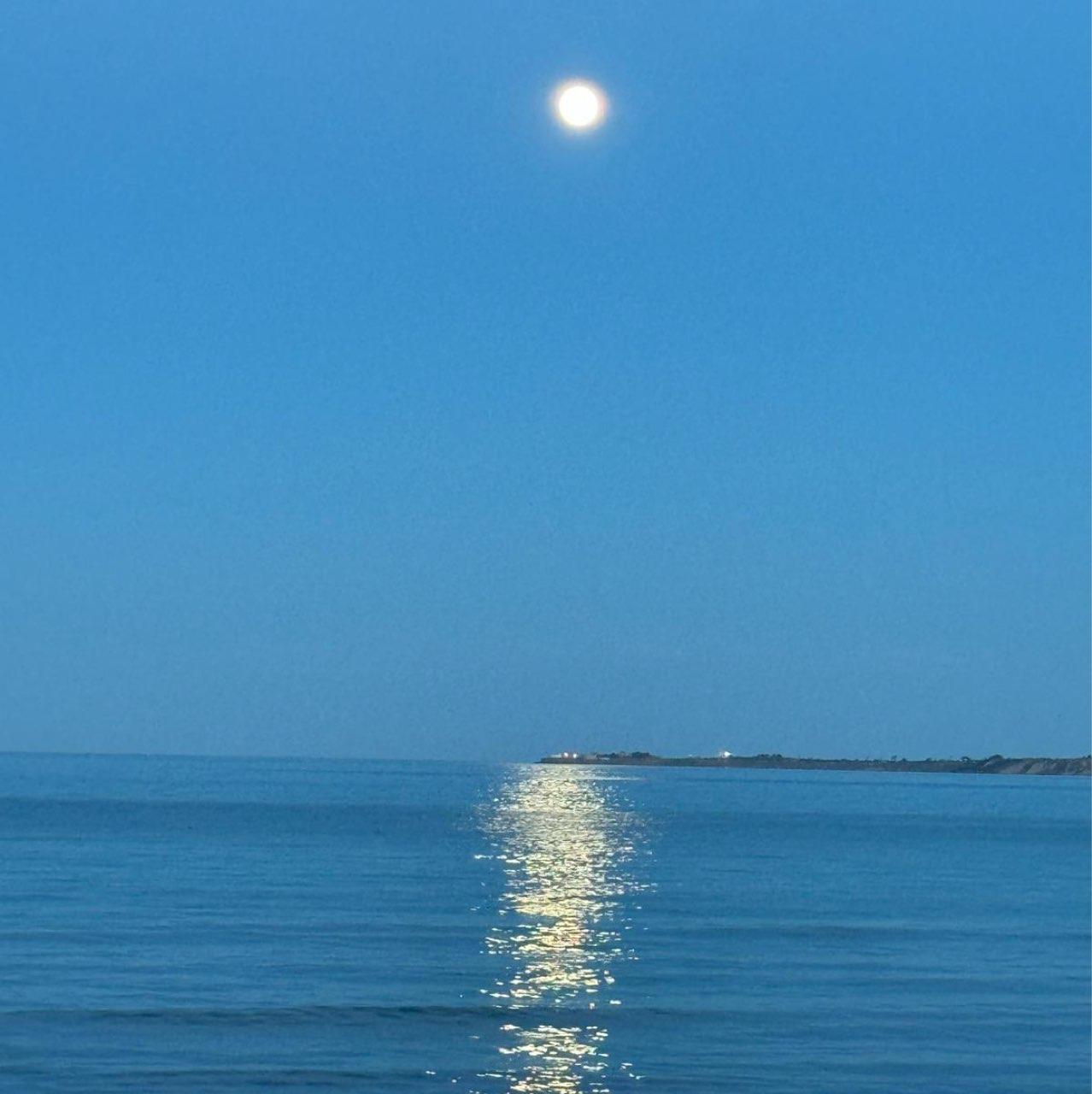 The Moon over Crotone, Italia — full moon, Lunar Day 16