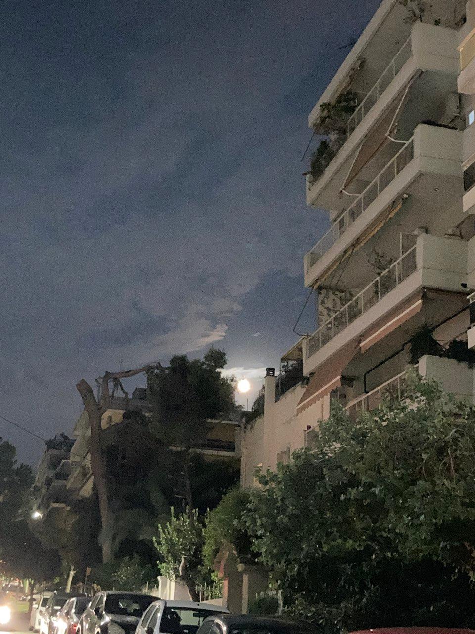 The Moon over Dublin 1, Ireland — waxing gibbous, Lunar Day 14
