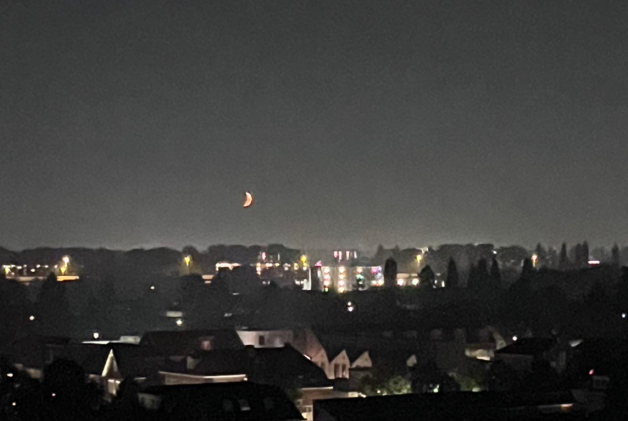 The Moon over Velp, Nederland — waxing crescent, Lunar Day 7