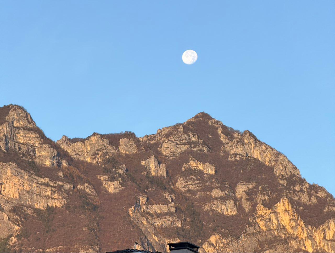 The Moon over Nago-Torbole, Italy — waning gibbous, Lunar Day 17