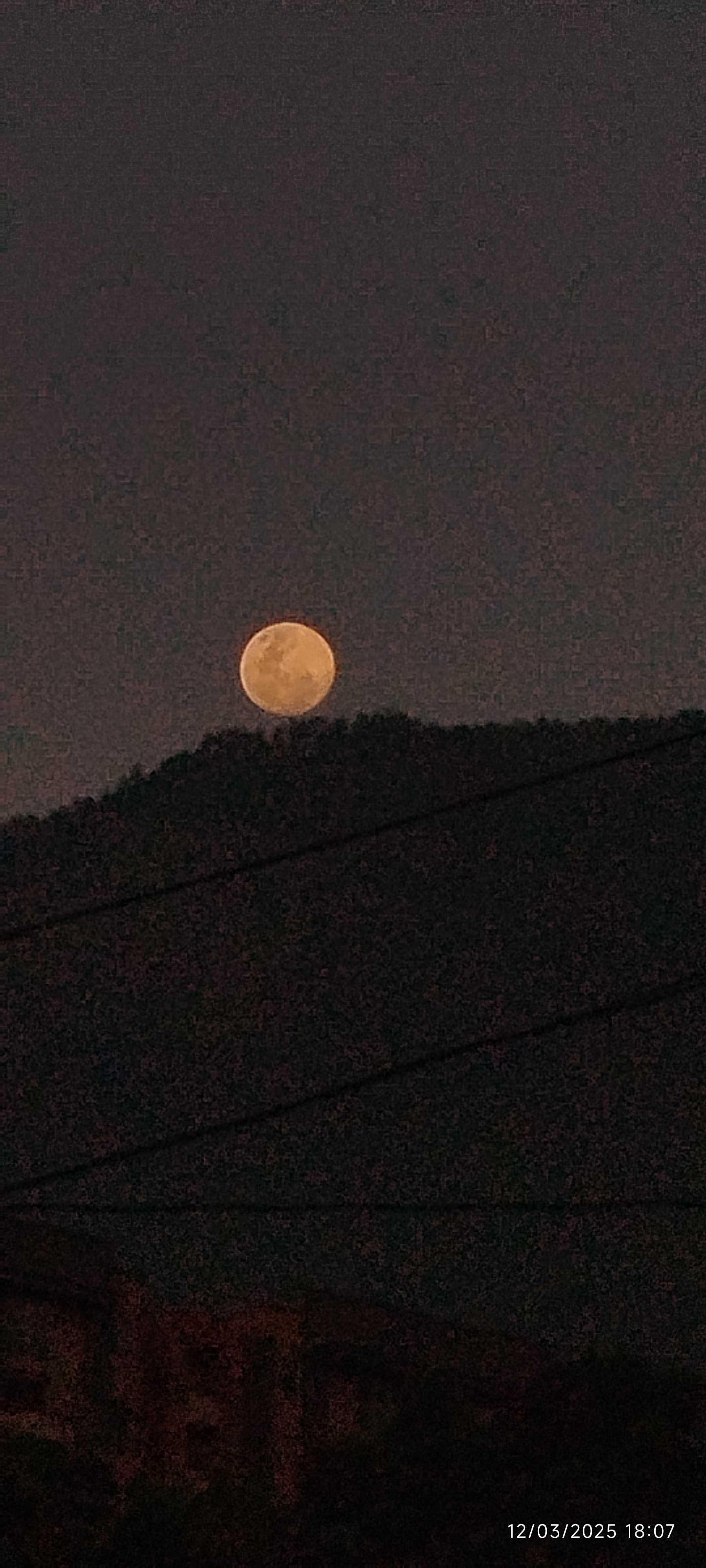 The Moon over Sabaneta, Colombia — waning gibbous, Lunar Day 21