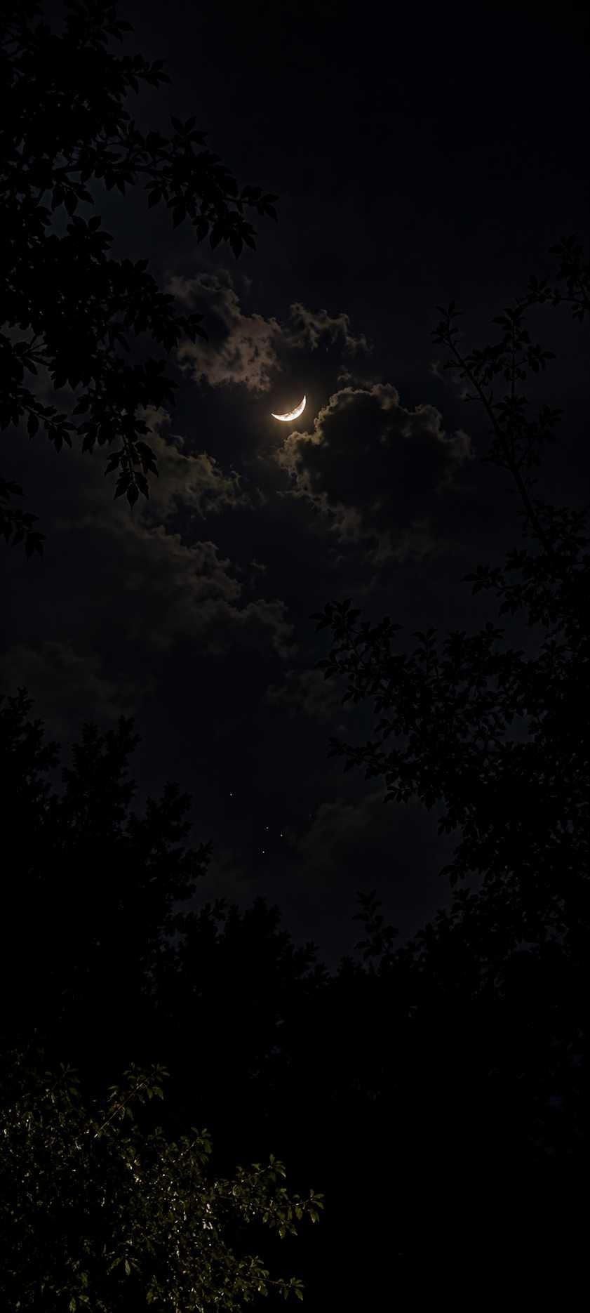 The Moon over Brasil — waxing crescent, Lunar Day 5