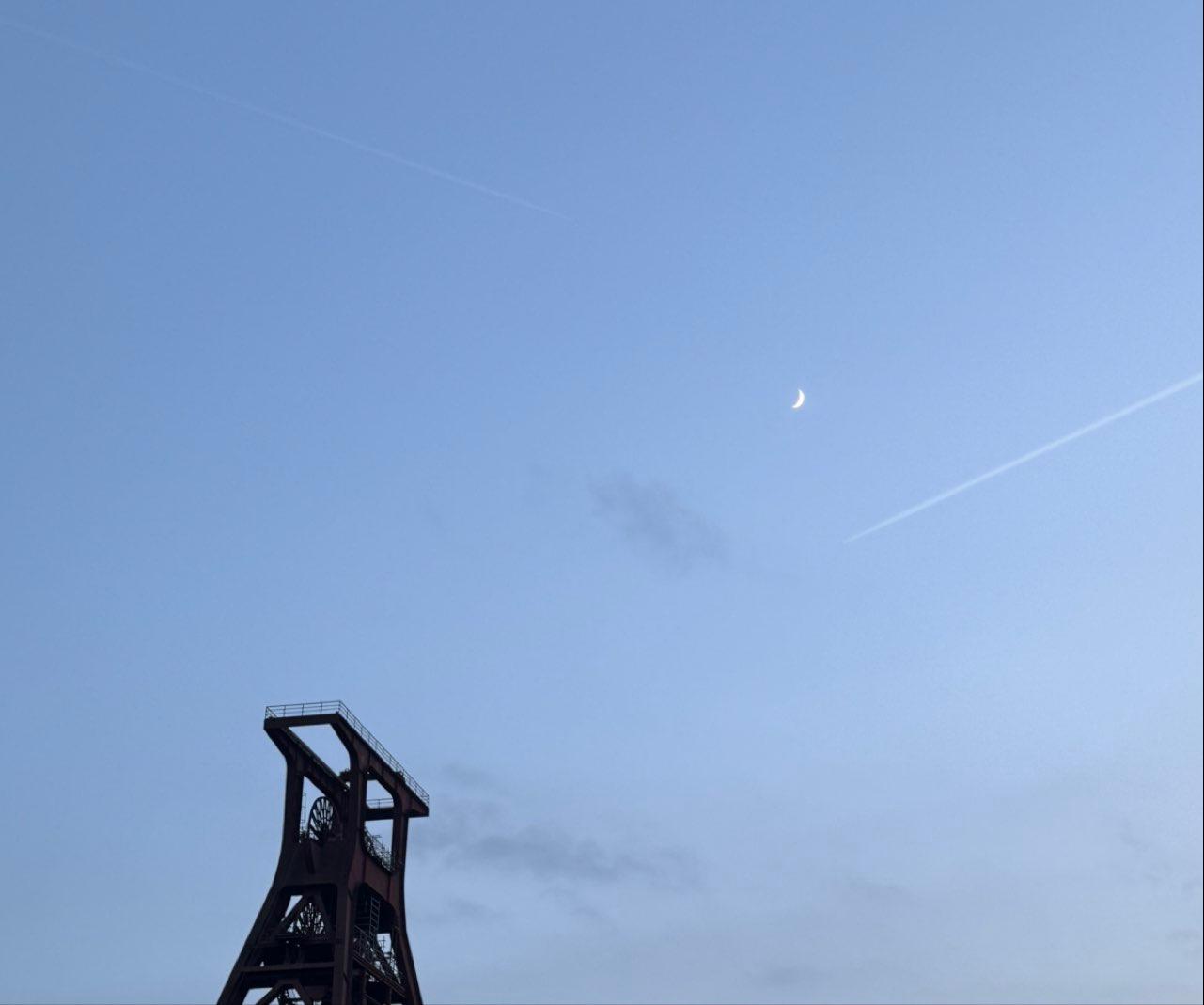The Moon over Essen, Deutschland — waxing crescent, Lunar Day 6