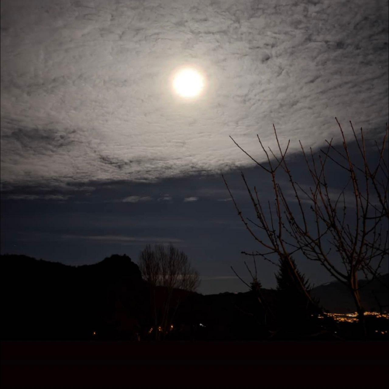 The Moon over Toulouse, Francia — full moon, Lunar Day 16