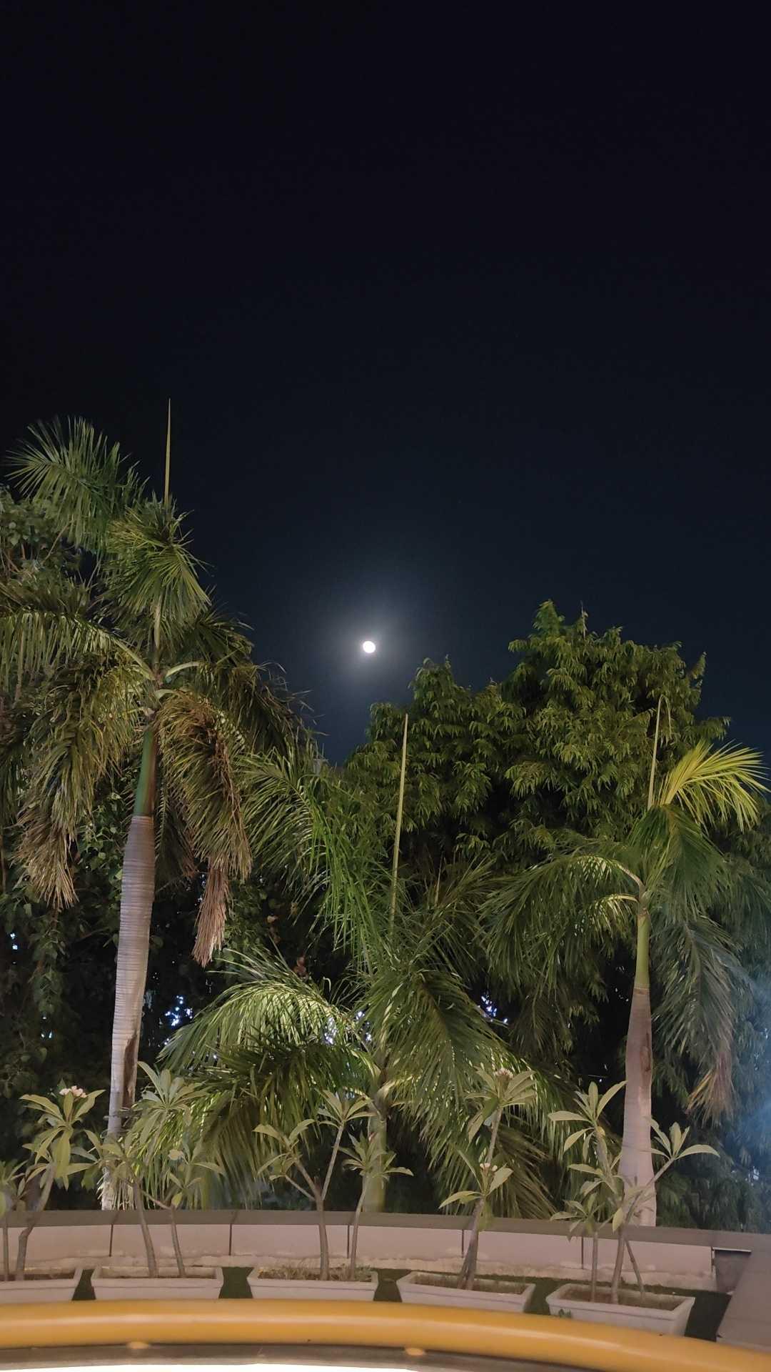 The Moon over Ghaziabad, India — waning gibbous, Lunar Day 18