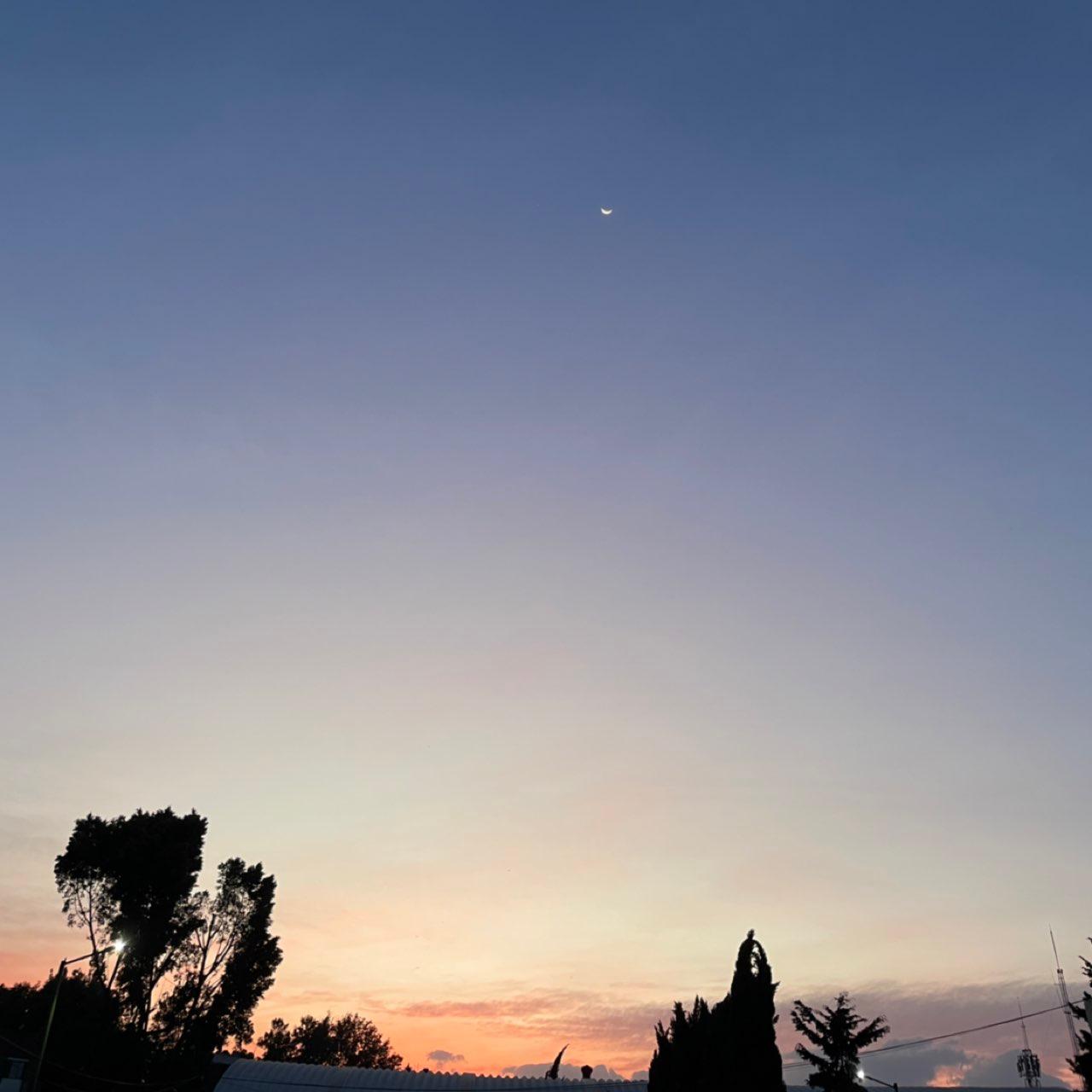 The Moon over Tlalpan, México — waxing crescent, Lunar Day 5