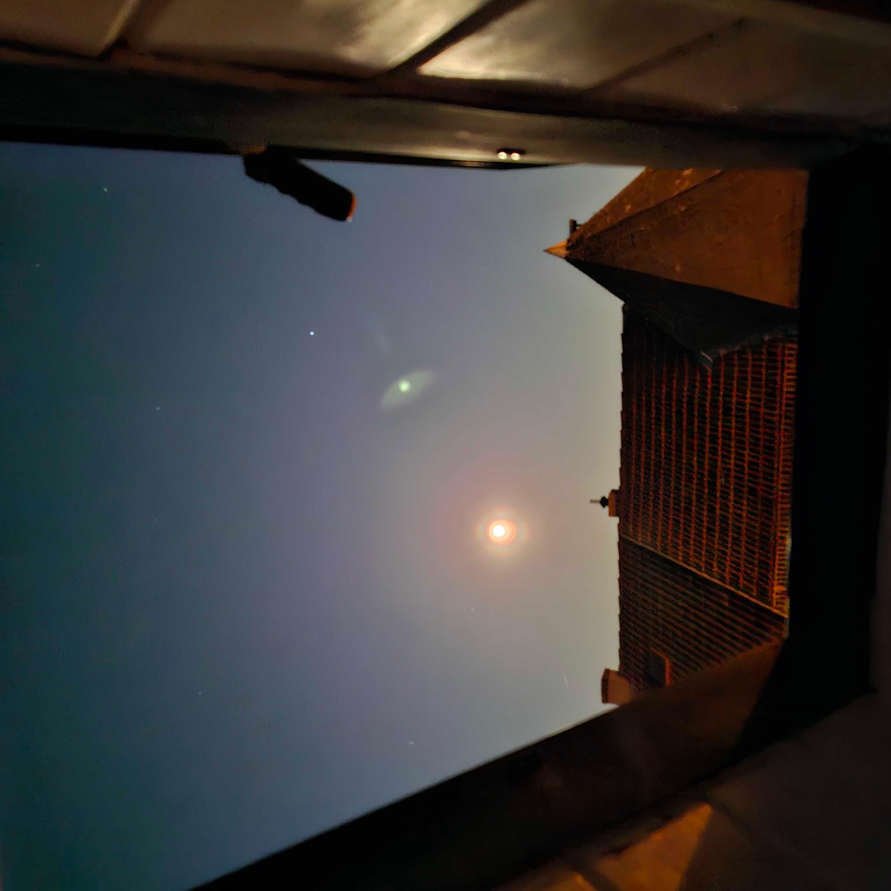 The Moon over Frankfurt am Main, Alemania — full moon, Lunar Day 15