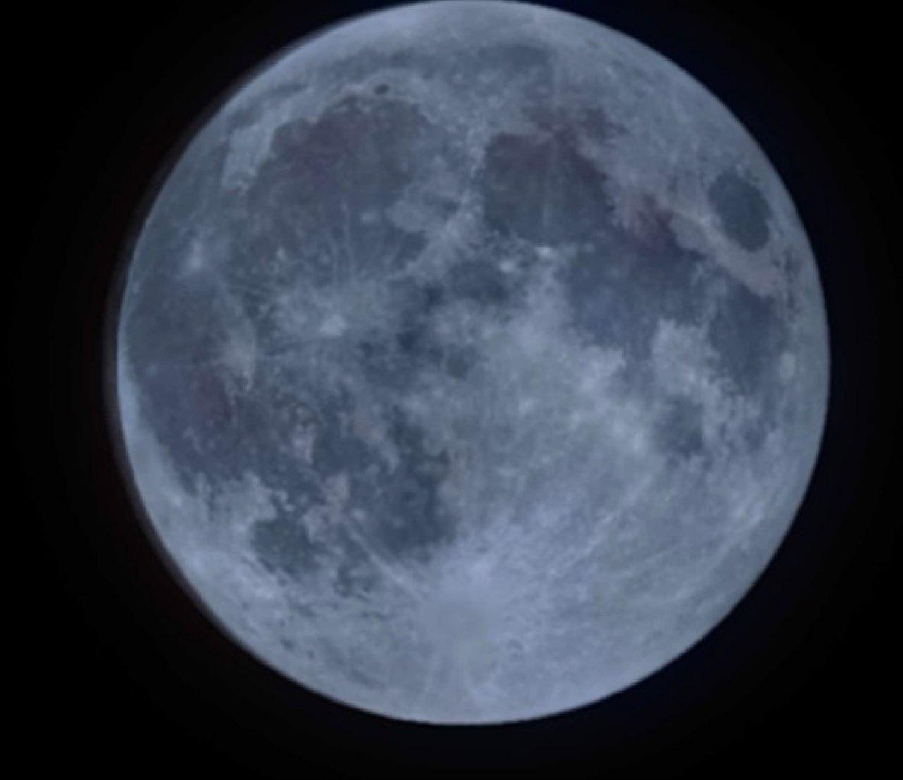 The Moon over Forst, Alemania — full moon, Lunar Day 17