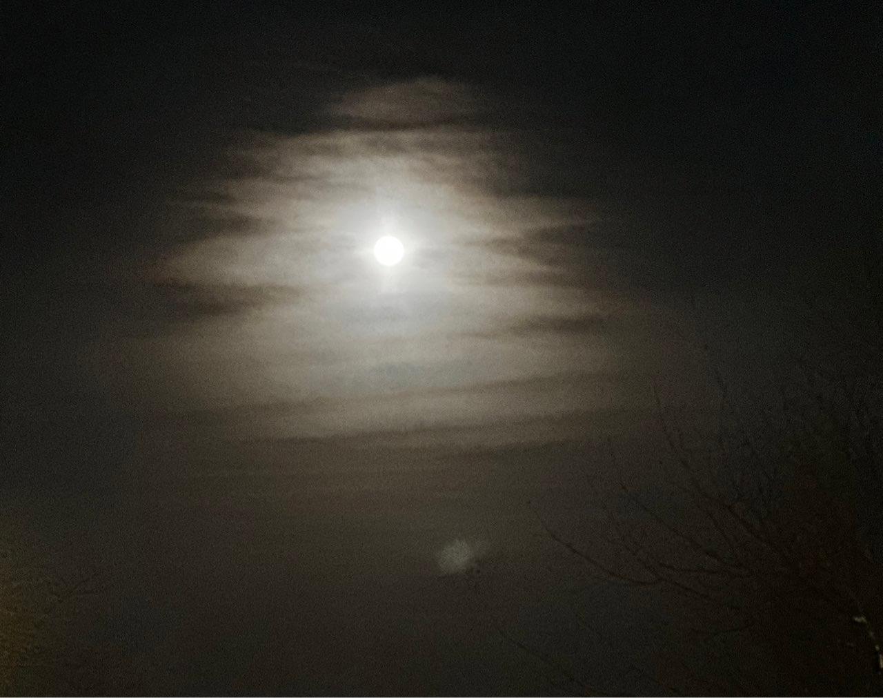 The Moon over Örebro, Sverige — full moon, Lunar Day 16