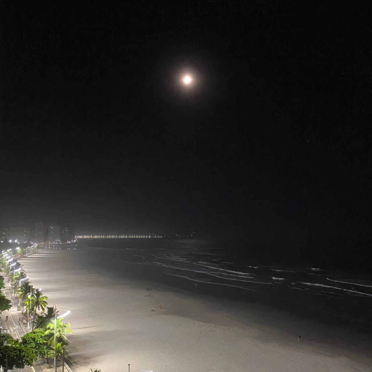The Moon over Guarujá, Brazil — waning gibbous, Lunar Day 19