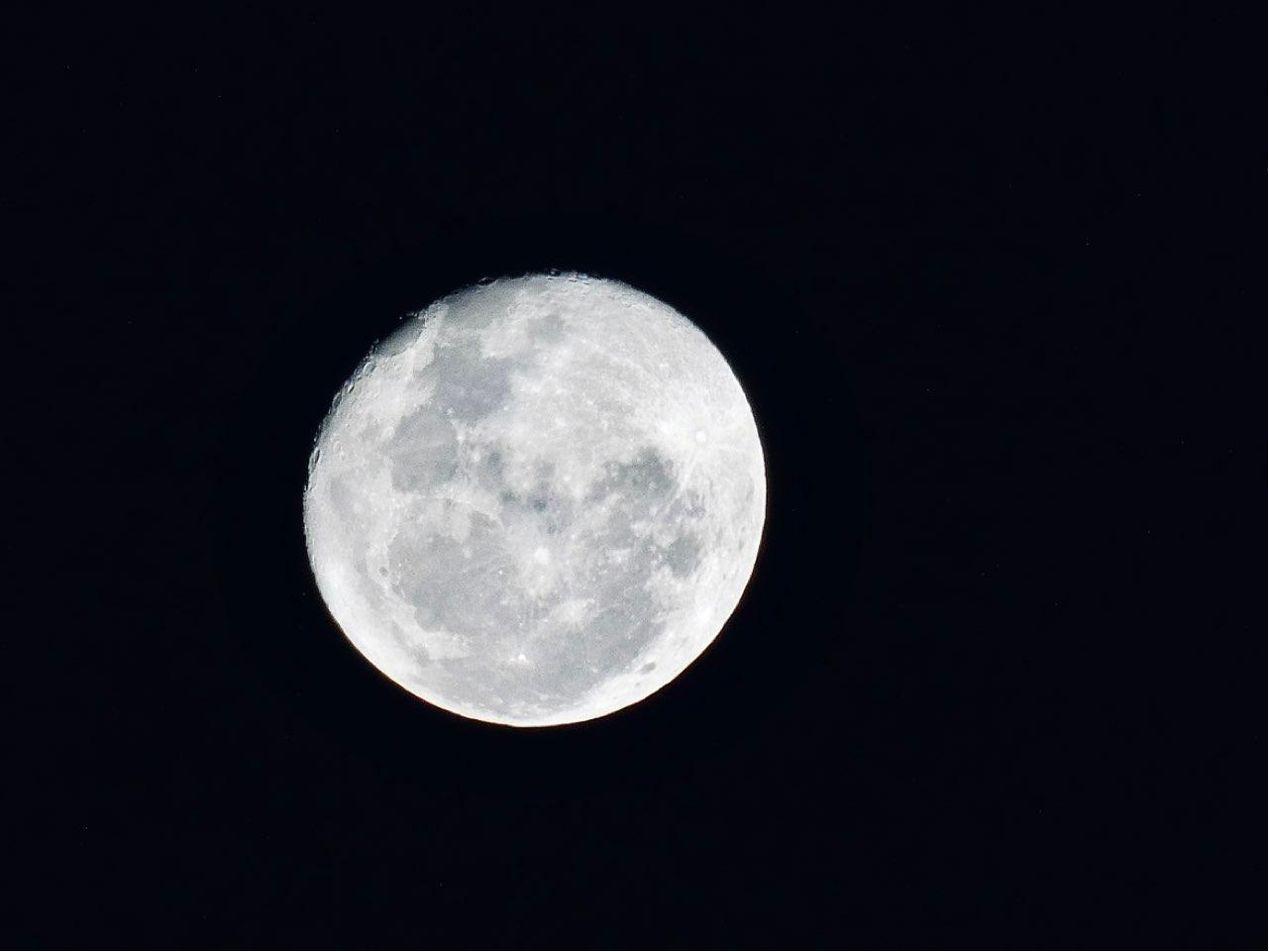 The Moon over Adelaide, Australia — waning gibbous, Lunar Day 18