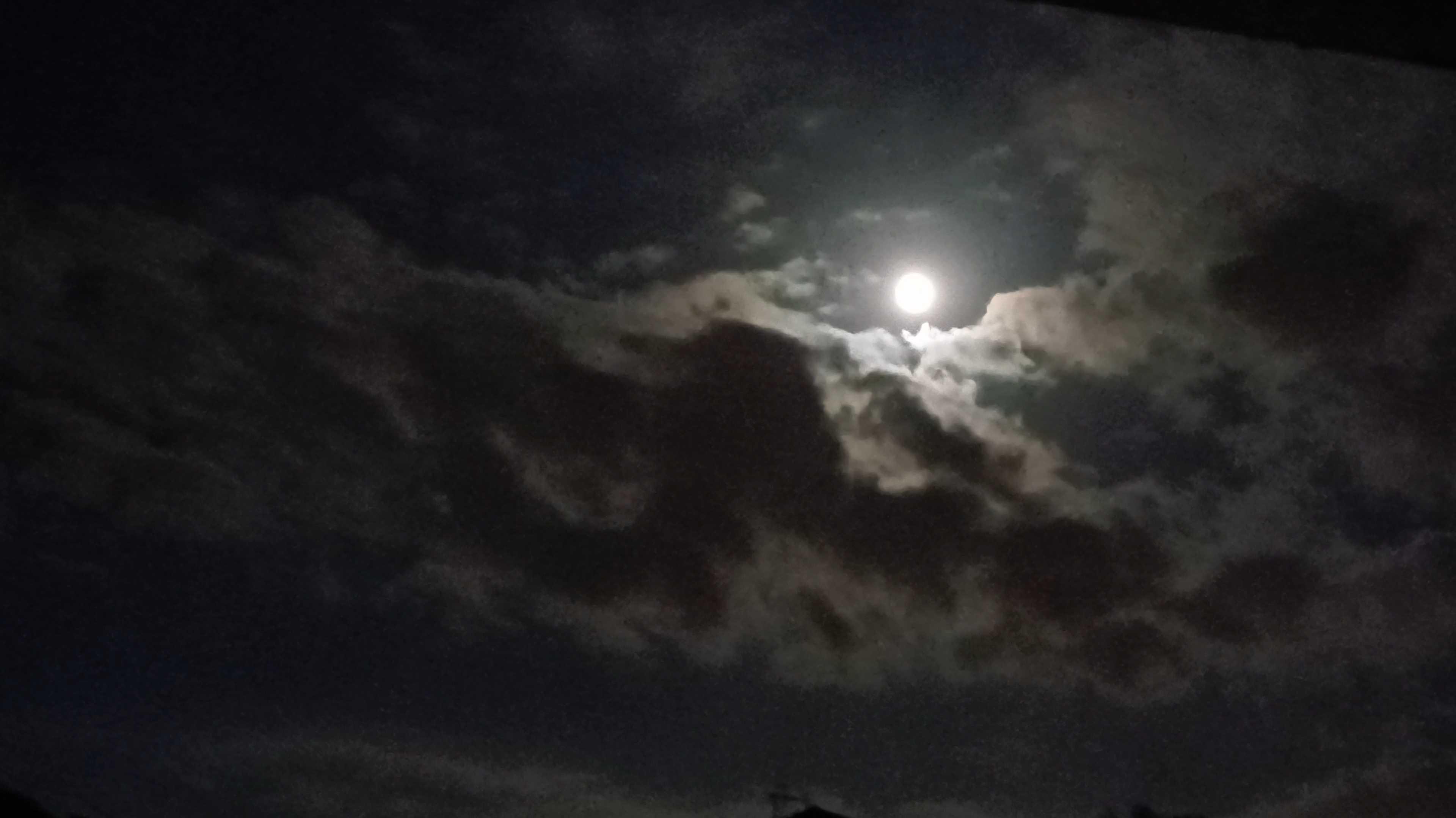 The Moon over Pistoia, Italia — full moon, Lunar Day 17