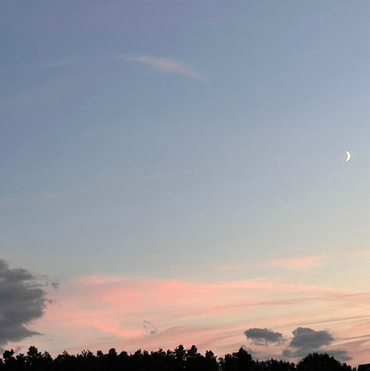 The Moon over Rednitzhembach, Deutschland — waxing crescent, Lunar Day 6