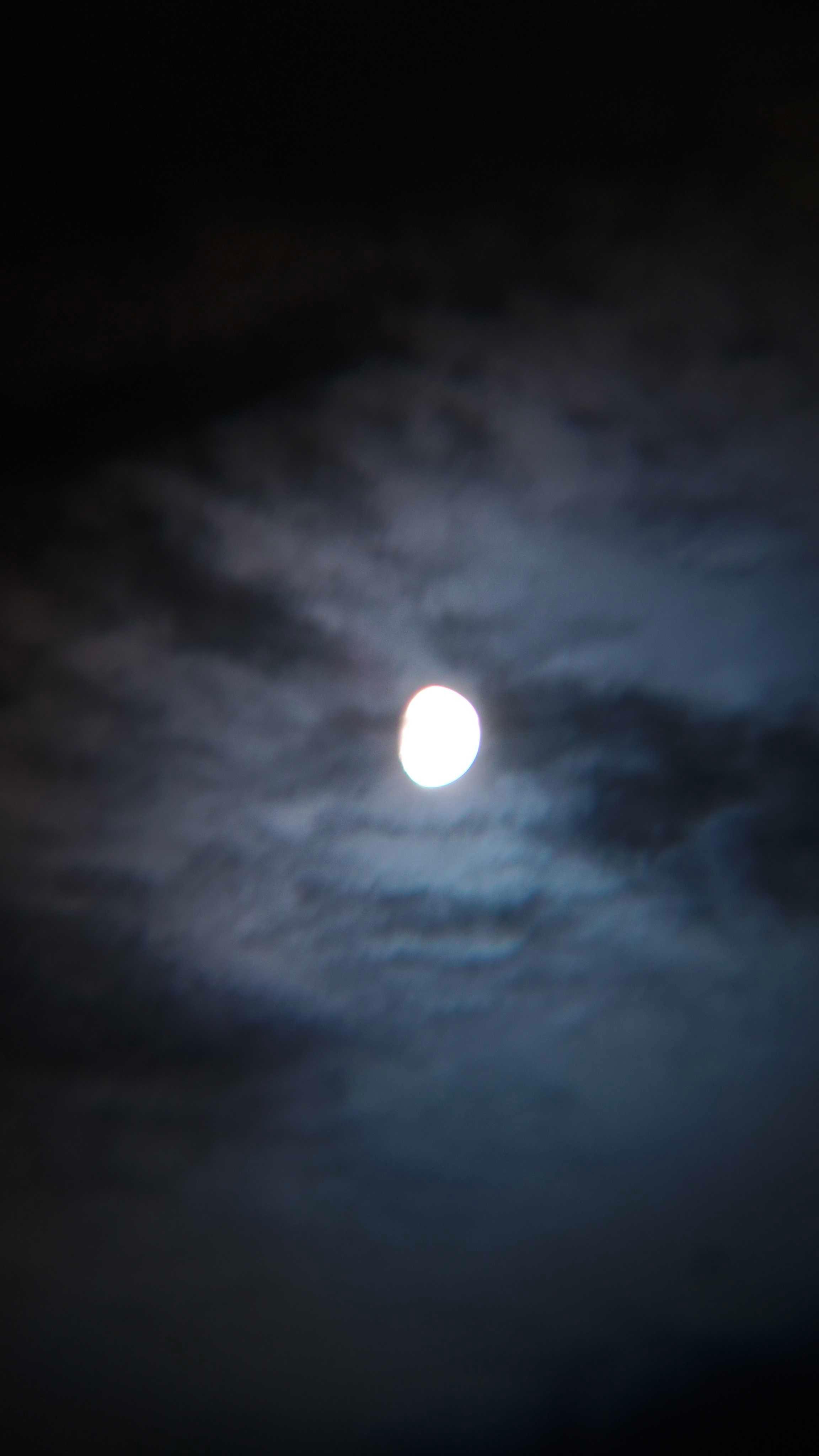 The Moon over Pomigliano d'Arco, Italia — waning gibbous, Lunar Day 20