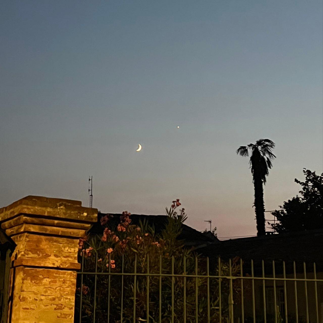 The Moon over Toulouse, Francia — waxing crescent, Lunar Day 4