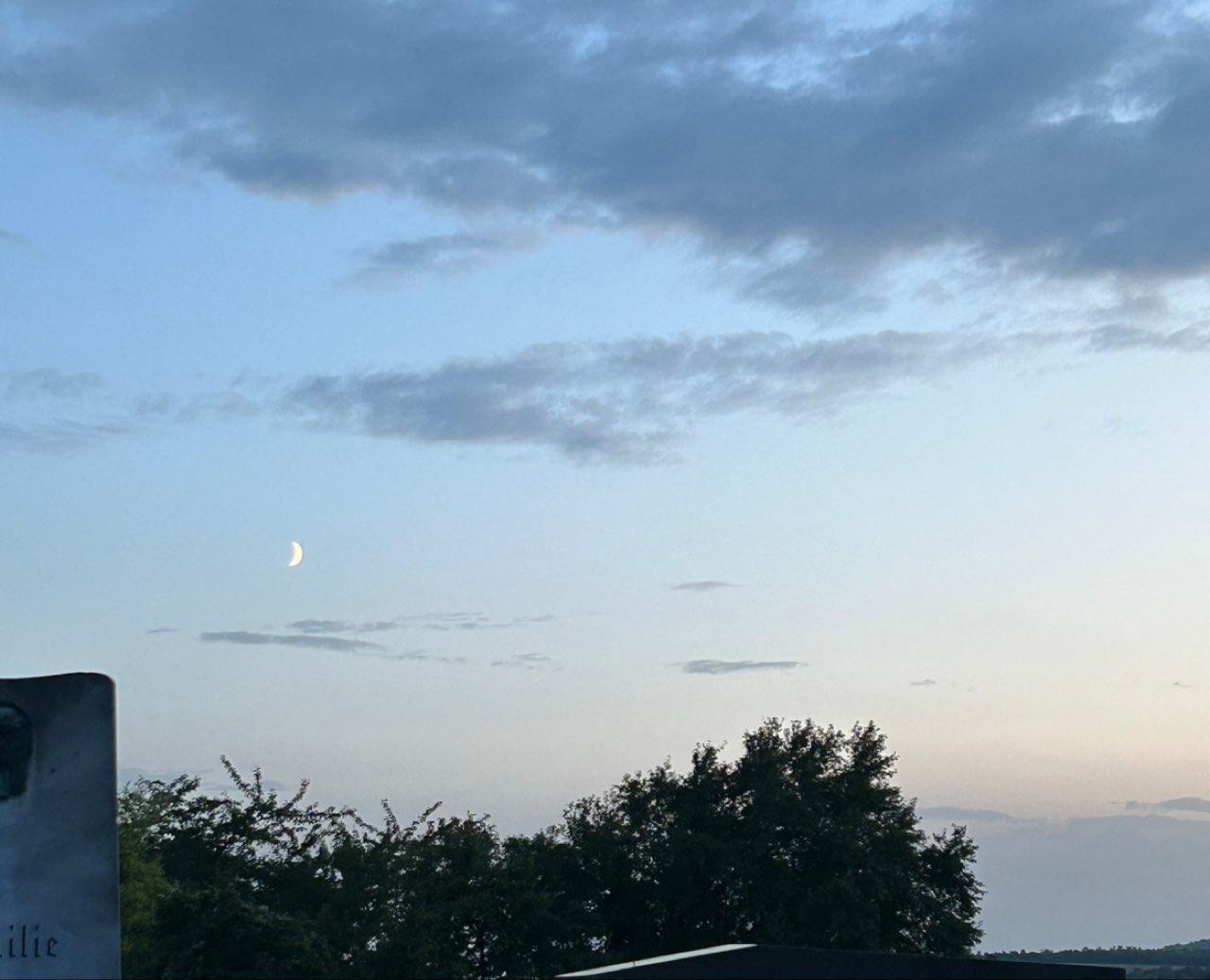 The Moon over Königstetten, Österreich — waxing crescent, Lunar Day 6